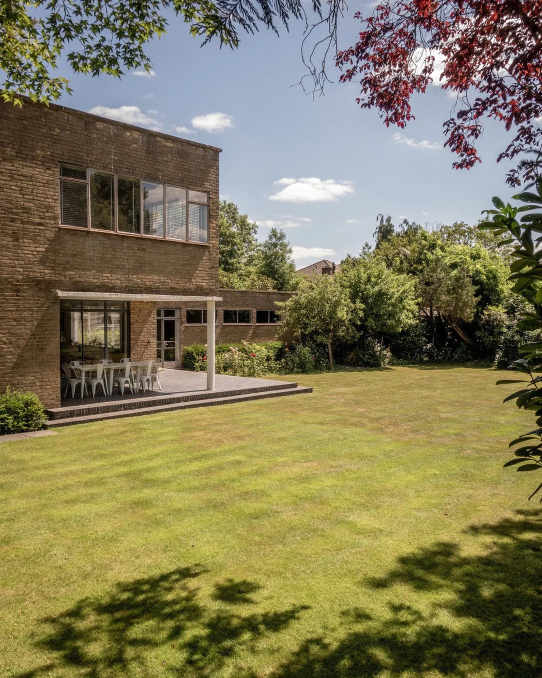 north-london-1930s-grade-ii-listed-modernist-house-filming-photoshoots-facade-lawn.jpg