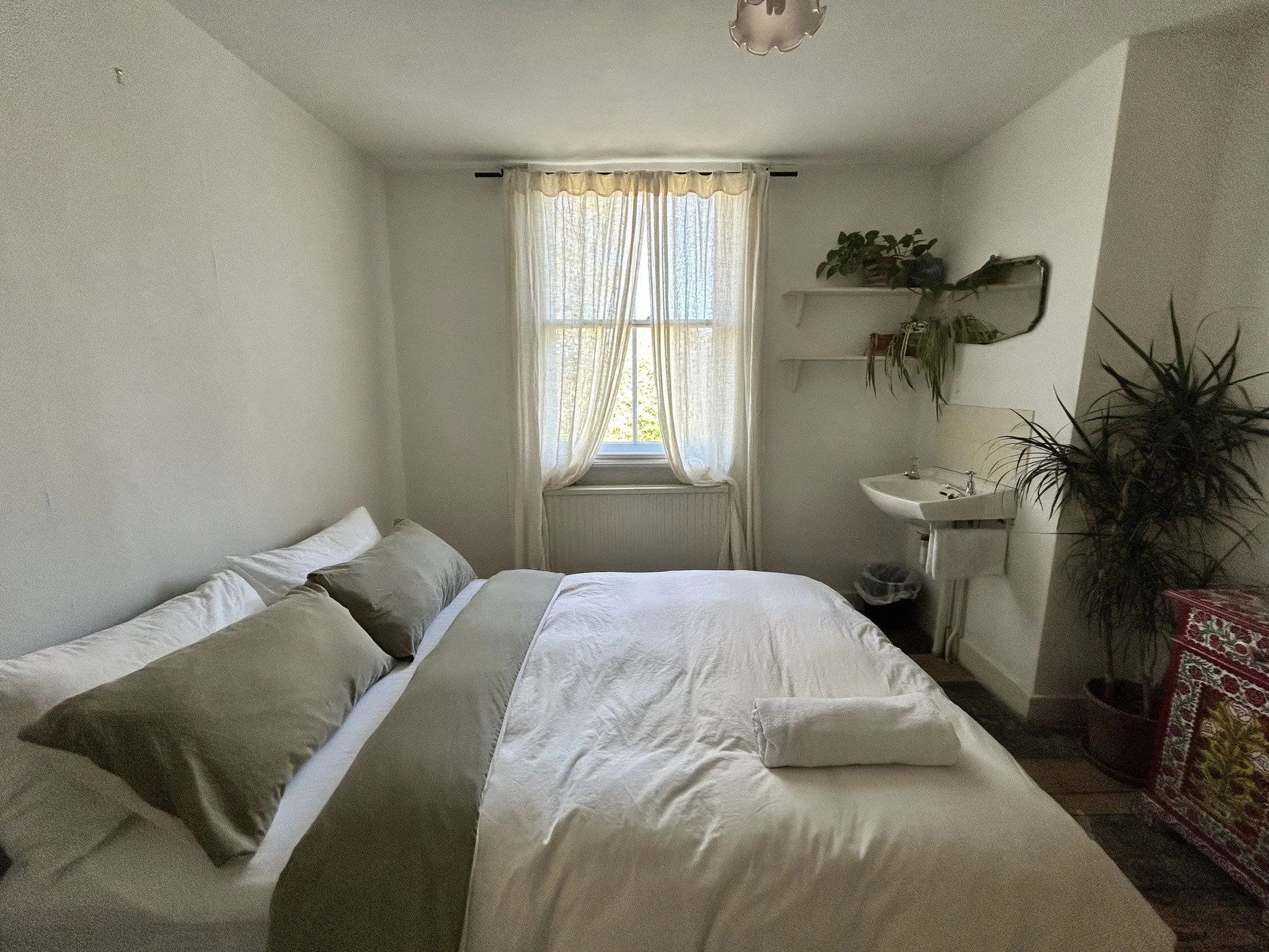 london-grade-ii-listed-georgian-townhouse-historic-period-interiors-filming-photoshoots-bedroom-pillows.jpg