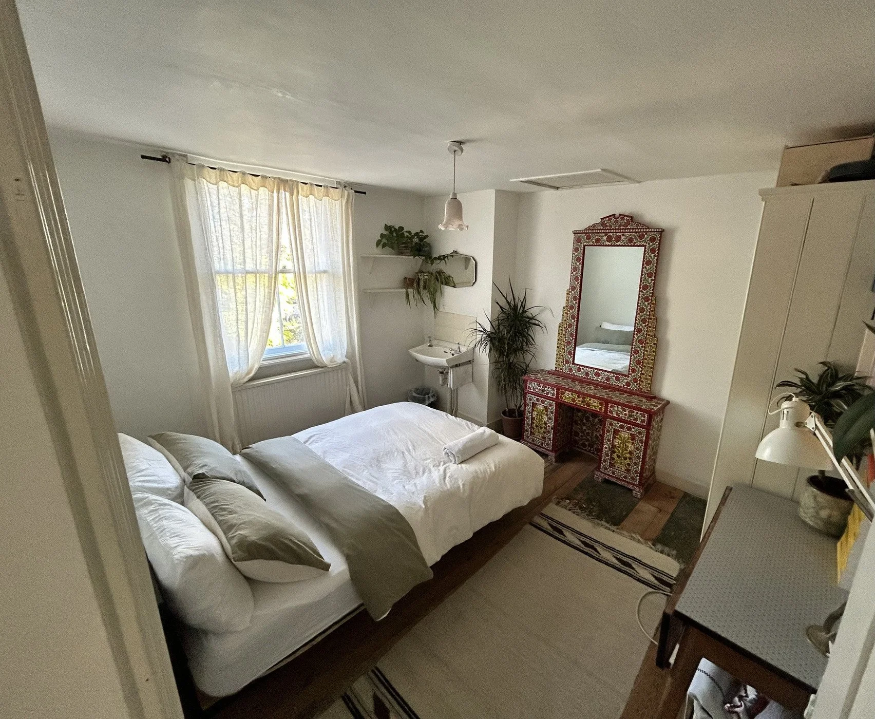 london-grade-ii-listed-georgian-townhouse-historic-period-interiors-filming-photoshoots-double-bed.jpg