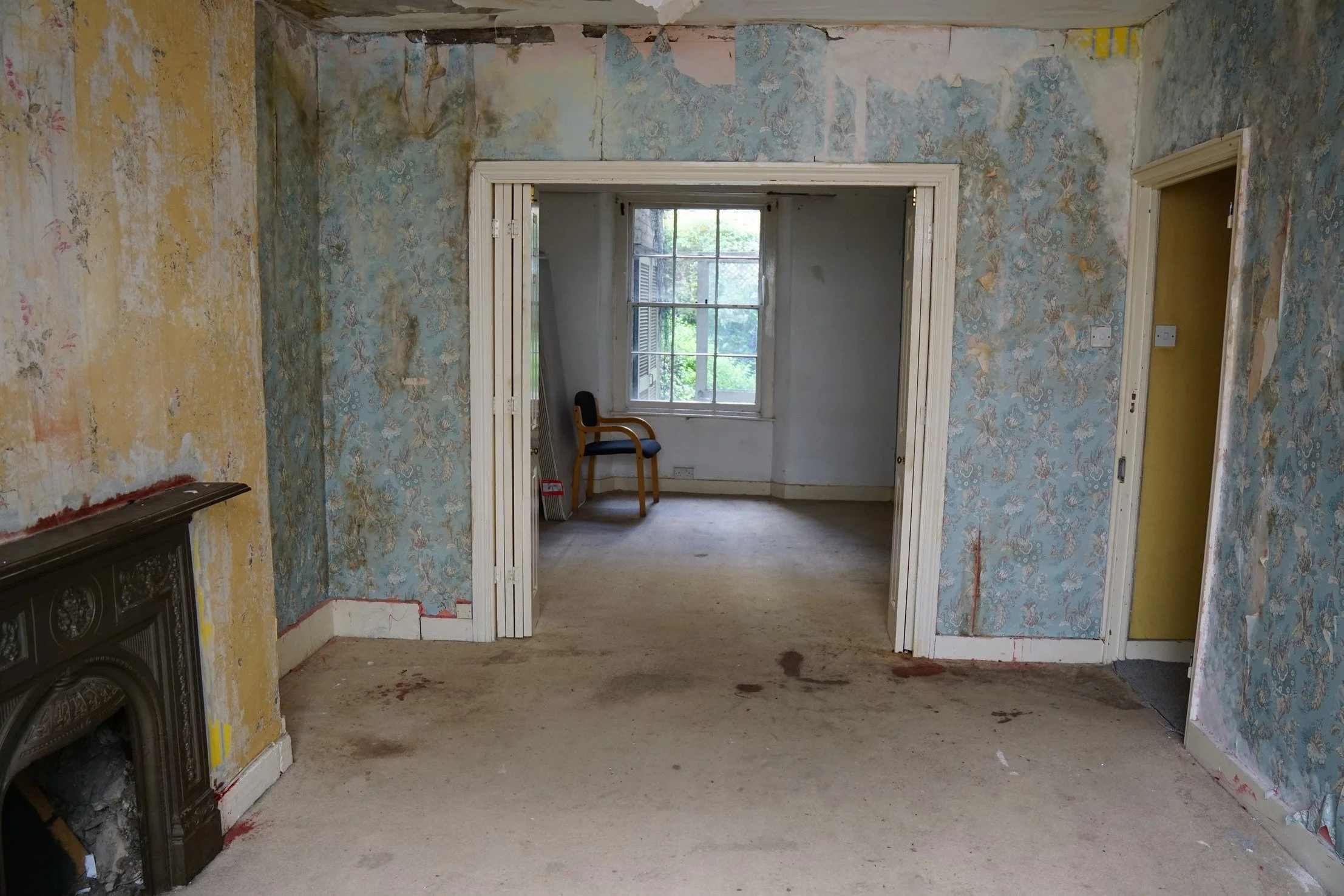 london-retro-distressed-white-stucco-terraced-house-unmodernised-filming-photoshoots-events-chair.jpg