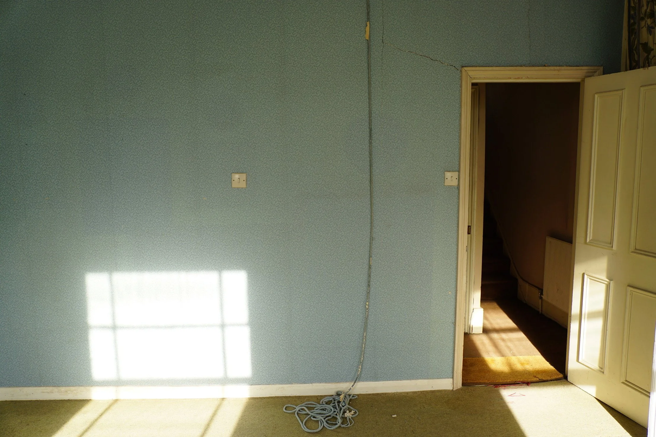 london-retro-distressed-white-stucco-terraced-house-unmodernised-filming-photoshoots-events-electric-points.jpg