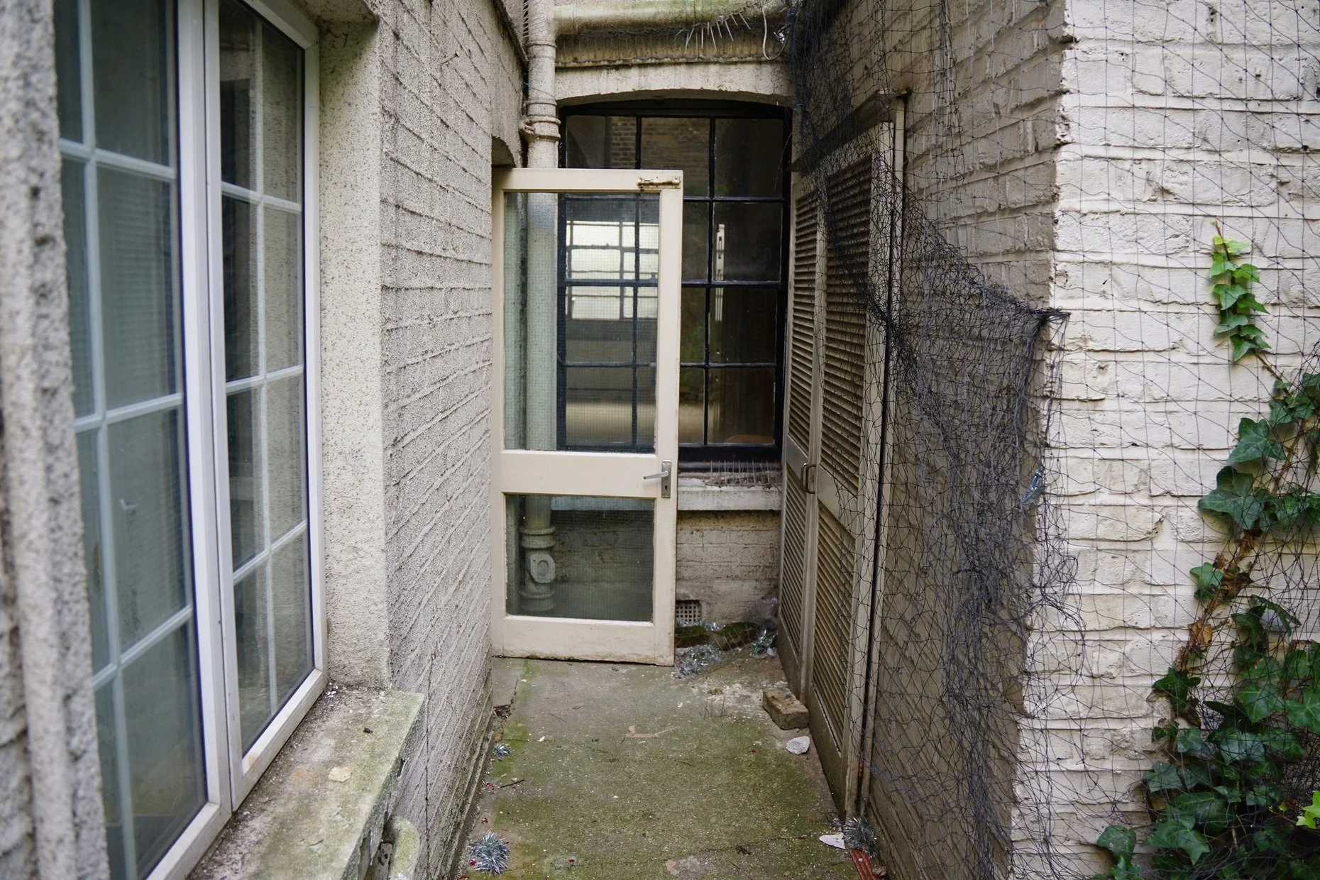 london-retro-distressed-white-stucco-terraced-house-unmodernised-filming-photoshoots-events-exterior-door.jpg
