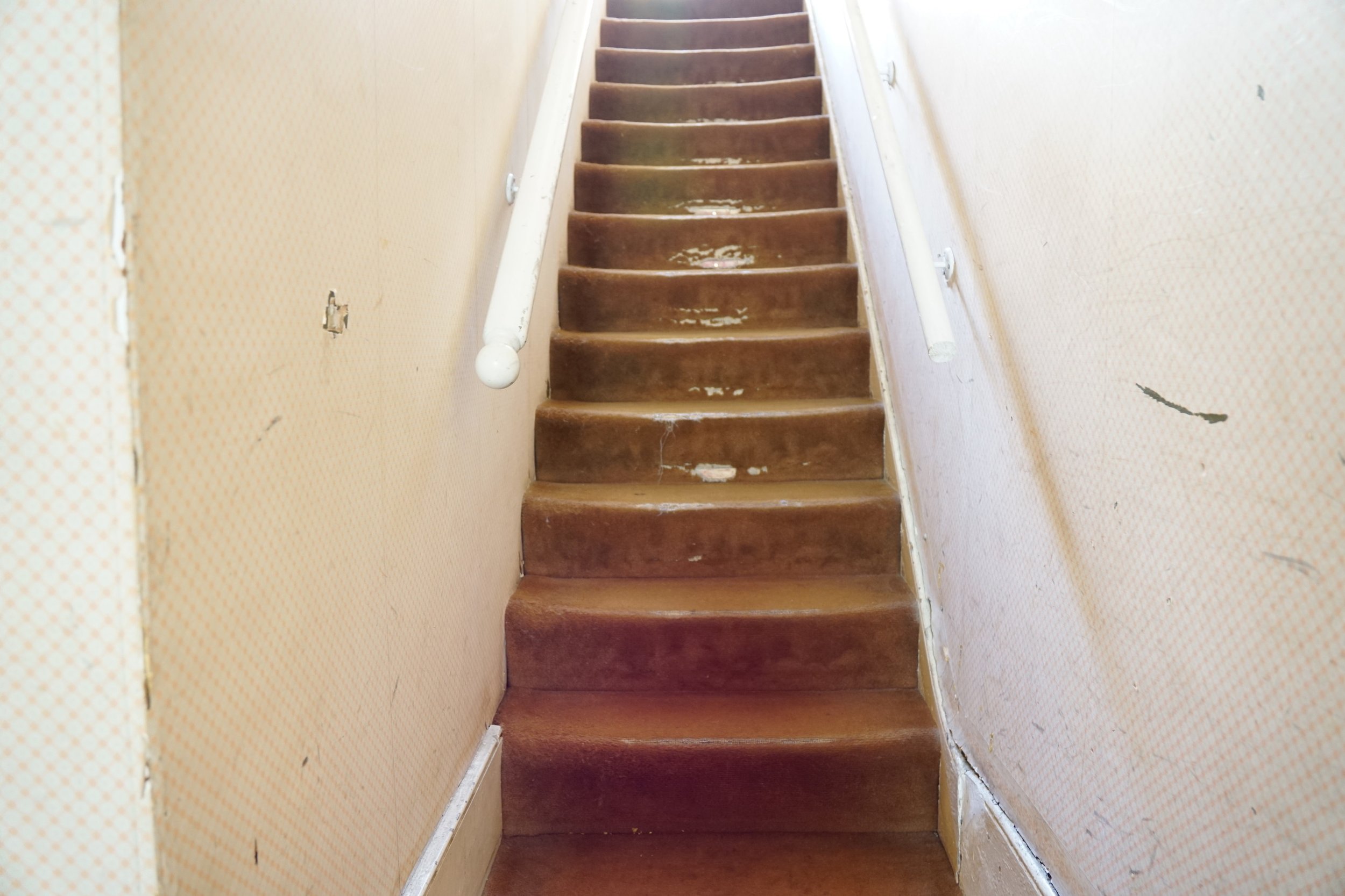 london-retro-distressed-white-stucco-terraced-house-unmodernised-filming-photoshoots-events-stair-carpet.jpg