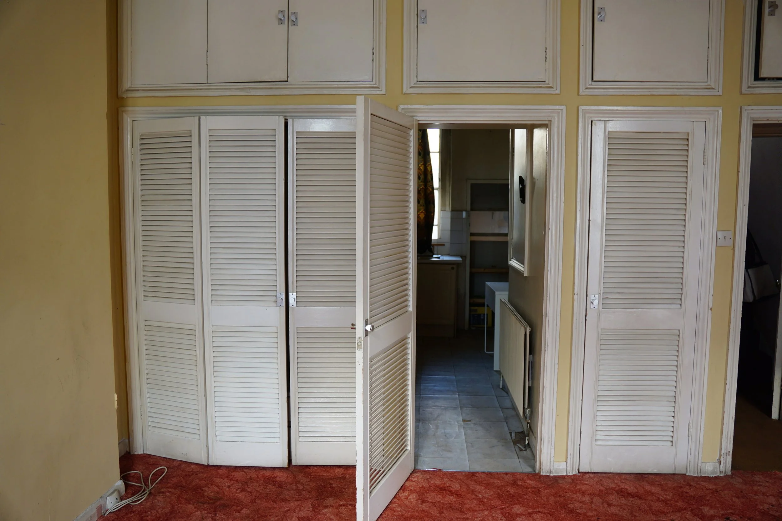 london-retro-distressed-white-stucco-terraced-house-unmodernised-filming-photoshoots-events-white-louvre-doors.jpg