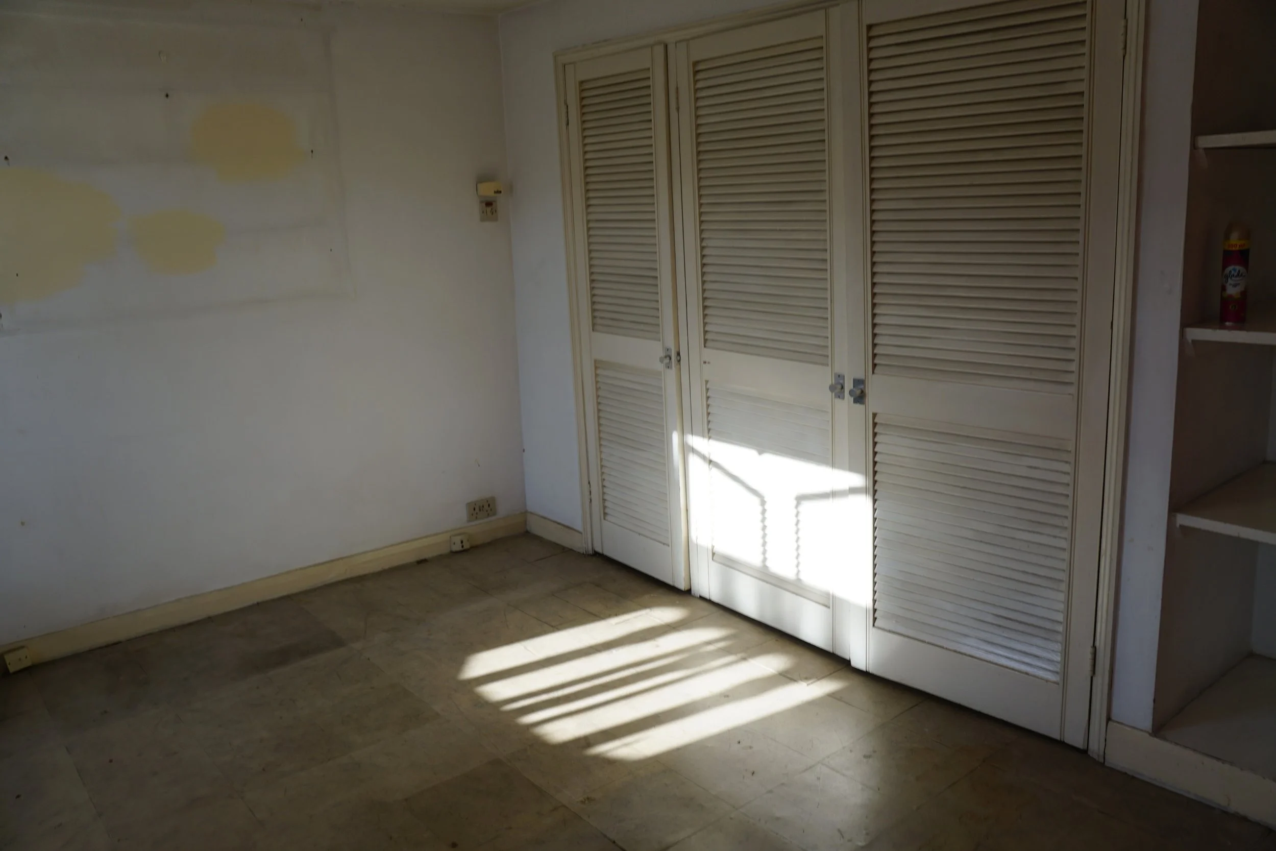 london-retro-distressed-white-stucco-terraced-house-unmodernised-filming-photoshoots-events-white-wardrobe.jpg