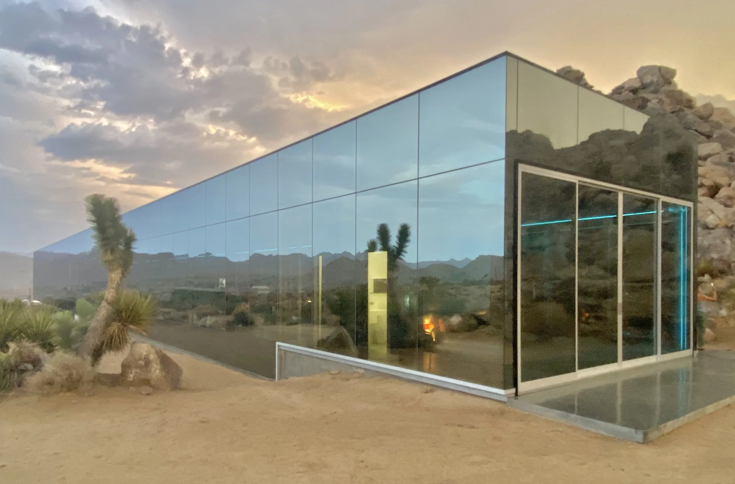 unique-joshua-tree-california-invisible-house-mirrored-horizontal-skyscraper-desert-architecture-filming-photoshoots-events-big-skies-facade (1).jpg