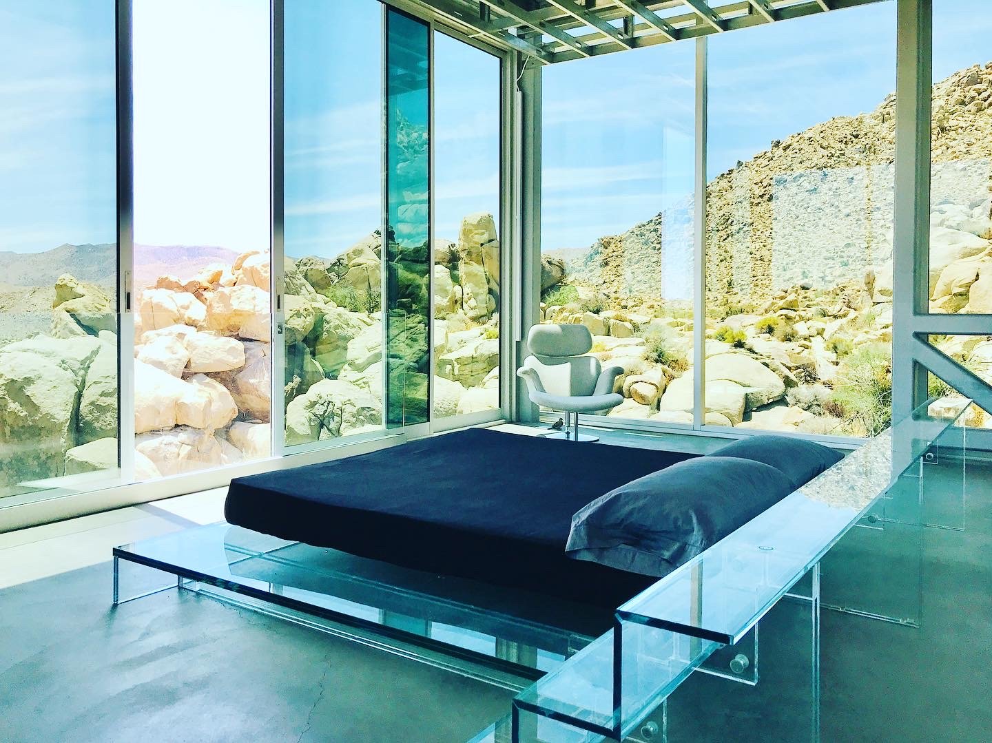unique-joshua-tree-california-invisible-house-mirrored-horizontal-skyscraper-desert-architecture-filming-photoshoots-events-double-bed.jpg