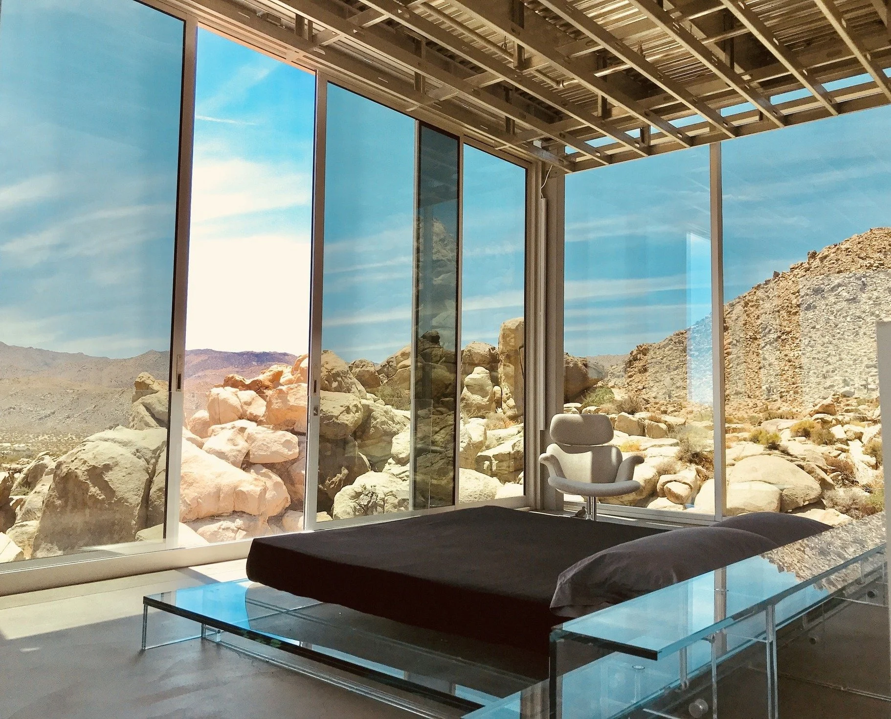 unique-joshua-tree-california-invisible-house-mirrored-horizontal-skyscraper-desert-architecture-filming-photoshoots-events-glass-double-bed.jpg