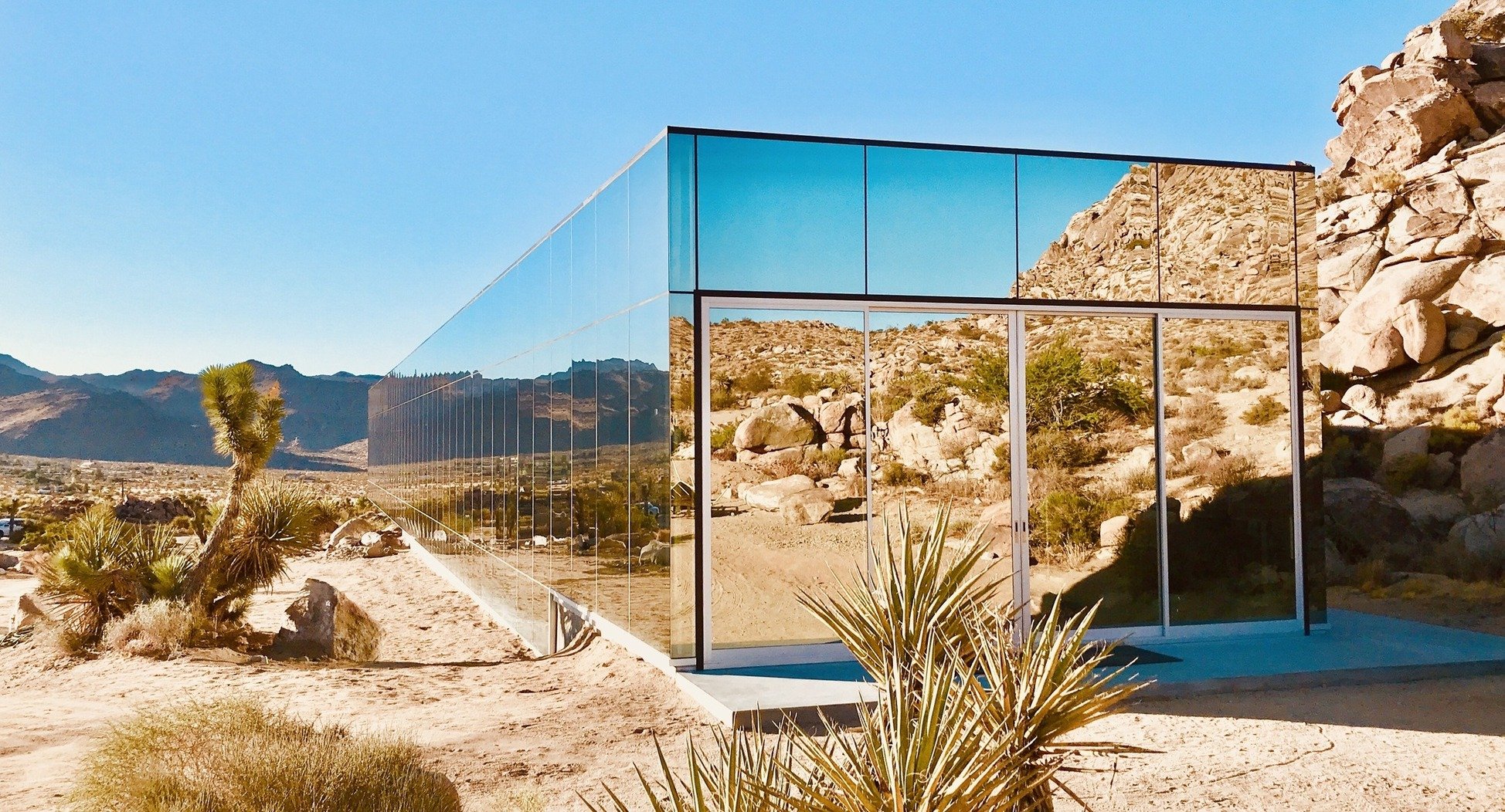 unique-joshua-tree-california-invisible-house-mirrored-horizontal-skyscraper-desert-architecture-filming-photoshoots-events-relections-facade.jpg