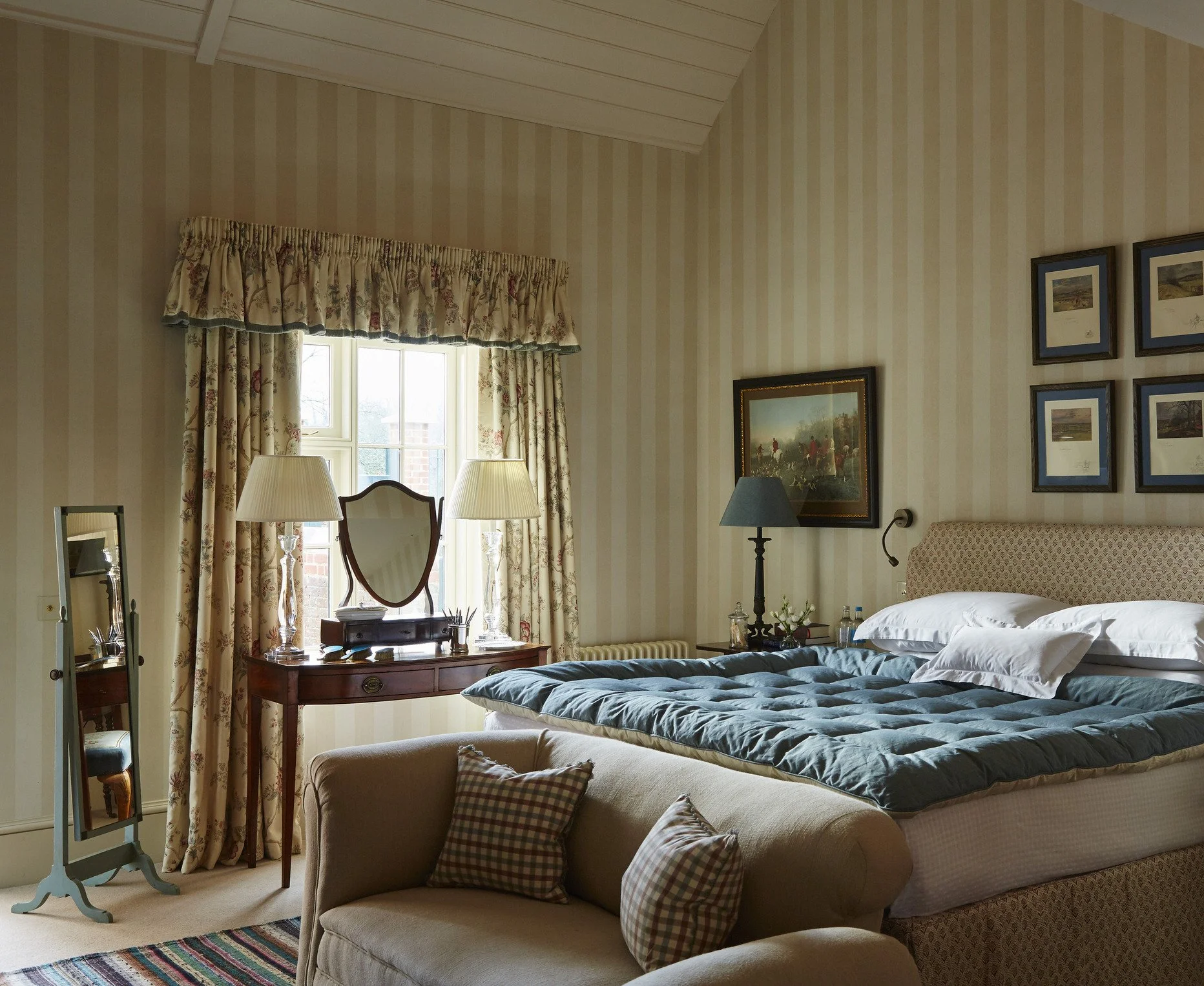 historic-period-sporting-lodge-sussex-filming-photoshoots-events-bedroom-mirror.jpg