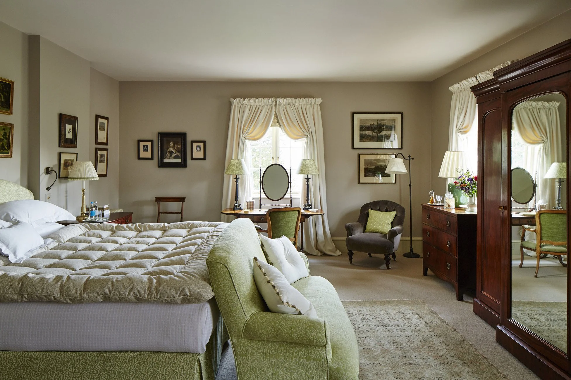 historic-period-sporting-lodge-sussex-filming-photoshoots-events-cream-double-bedroom.jpg