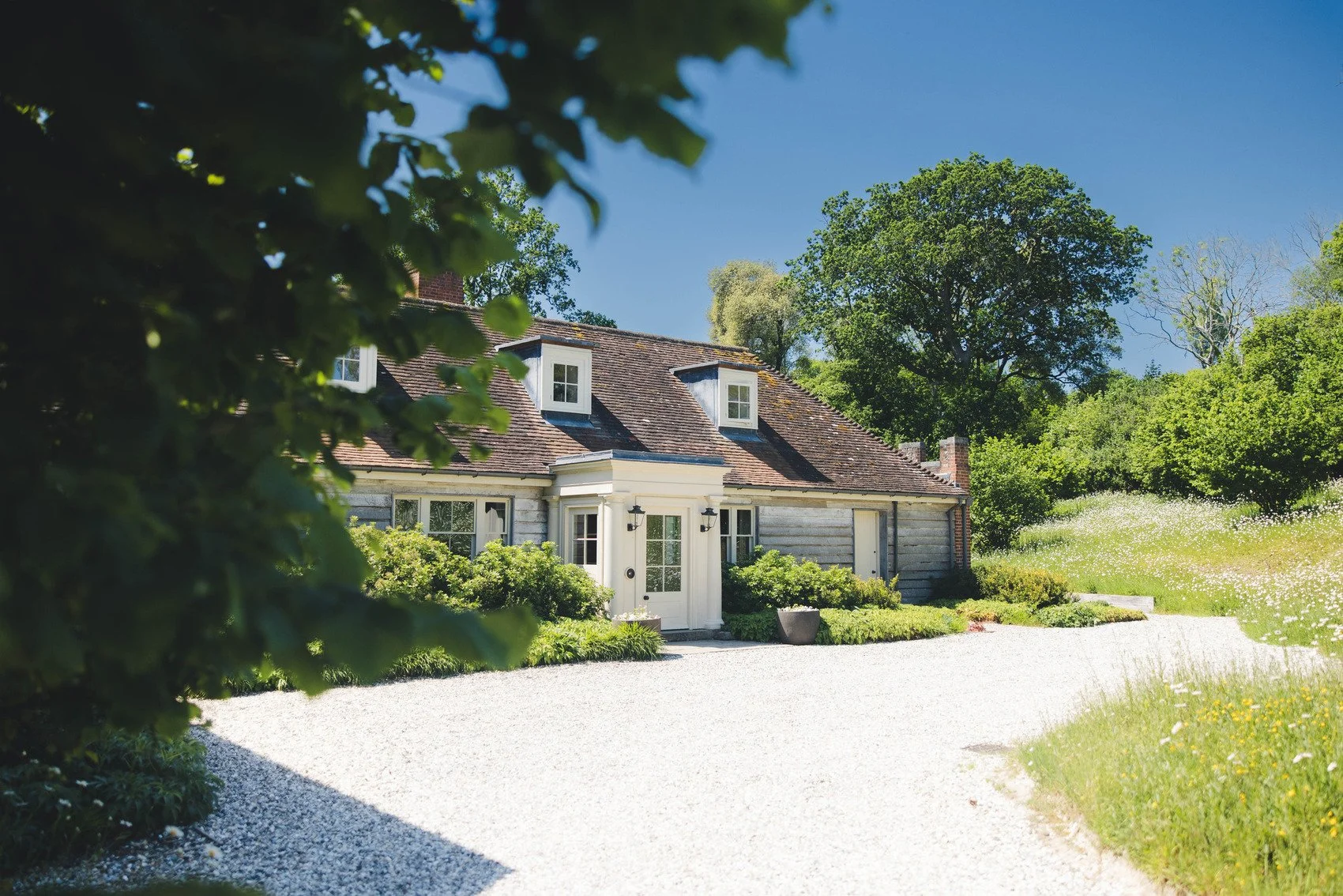 historic-period-sporting-lodge-sussex-filming-photoshoots-events-facade-driveway.jpg