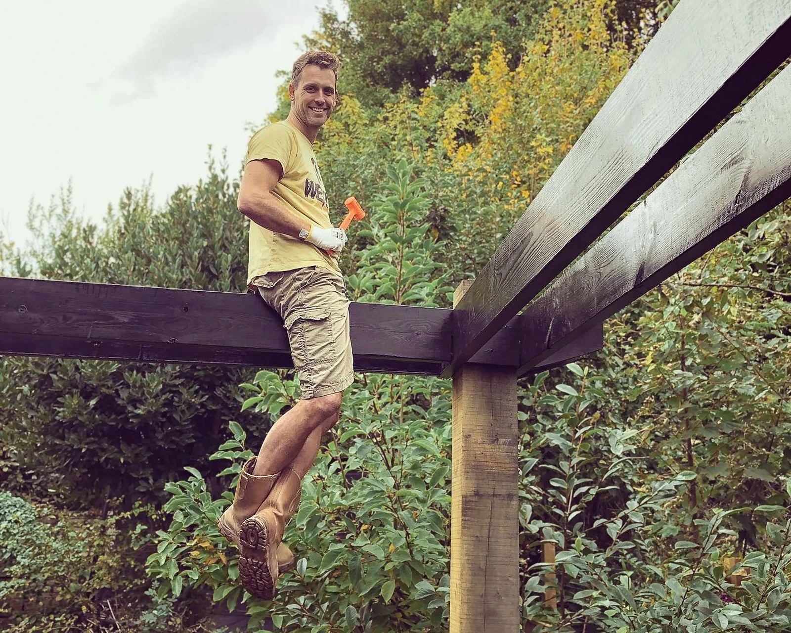 Mike Worthington Constructing DIY pergola