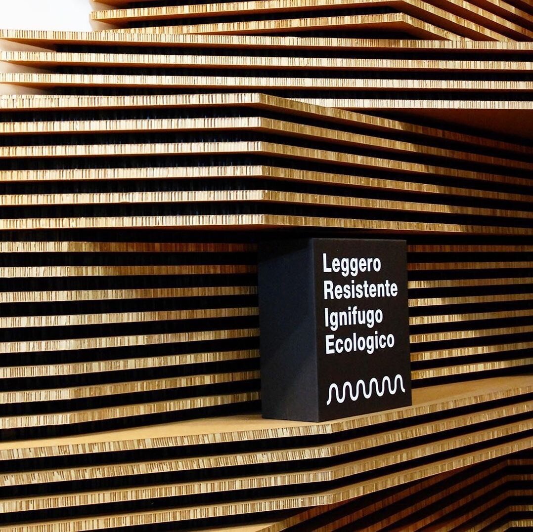 Correva l&rsquo;anno 2016 🙌🏻
E per noi il cartone era gi&agrave; di moda 🫶🏼

Ci abbiamo sempre creduto e ci crederemo sempre.

🫶🏼♻️💪🏼

Carousel by @a4adesign

&quot;A thousand and one qualities! 
Simple and technological, cardboard lends itse