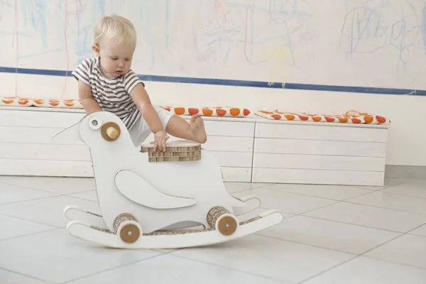 Dondolo realizzato da Davide Paganotti.
www.davidepaganotti.it