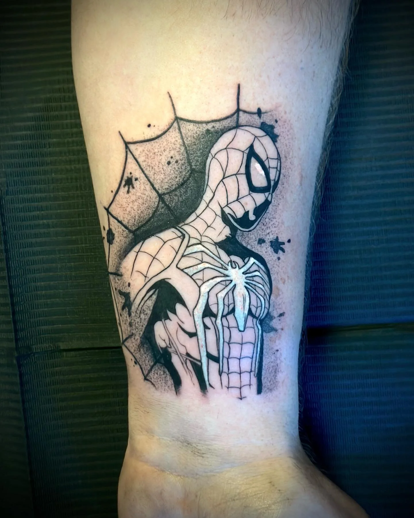 Comment who is this (wrong answers only) ππ»ππ»ππ»
DM me for booking π«΅π»π
Done at @icelandtattoo β€οΈ
Using:
@kwadron @cheyenne_tattooequipment 
By:
@killerinktattoo 
.
.
.
#tattoo #spiderman #spidermantattoo #marvel #marvelcomics #marveltattoo