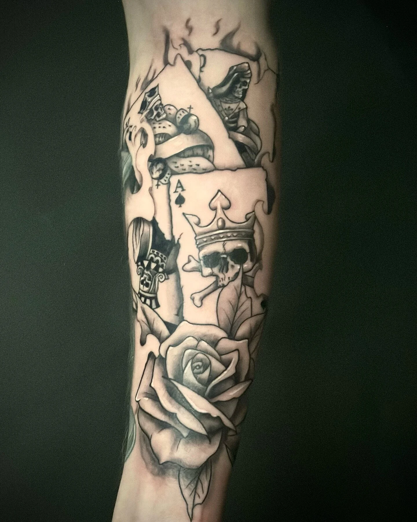 Card magic
♠οΈπ♠οΈπ♠οΈπ♠οΈ
DM me for booking π«΅π»π
Done at @icelandtattoo ♥οΈ
With @cheyenne_tattooequipment @kwadron @nexus_cartridges 
#tattoo #blackandgreytattoo #cardstattoo #skulltattoo #rosetattoo #flowerta