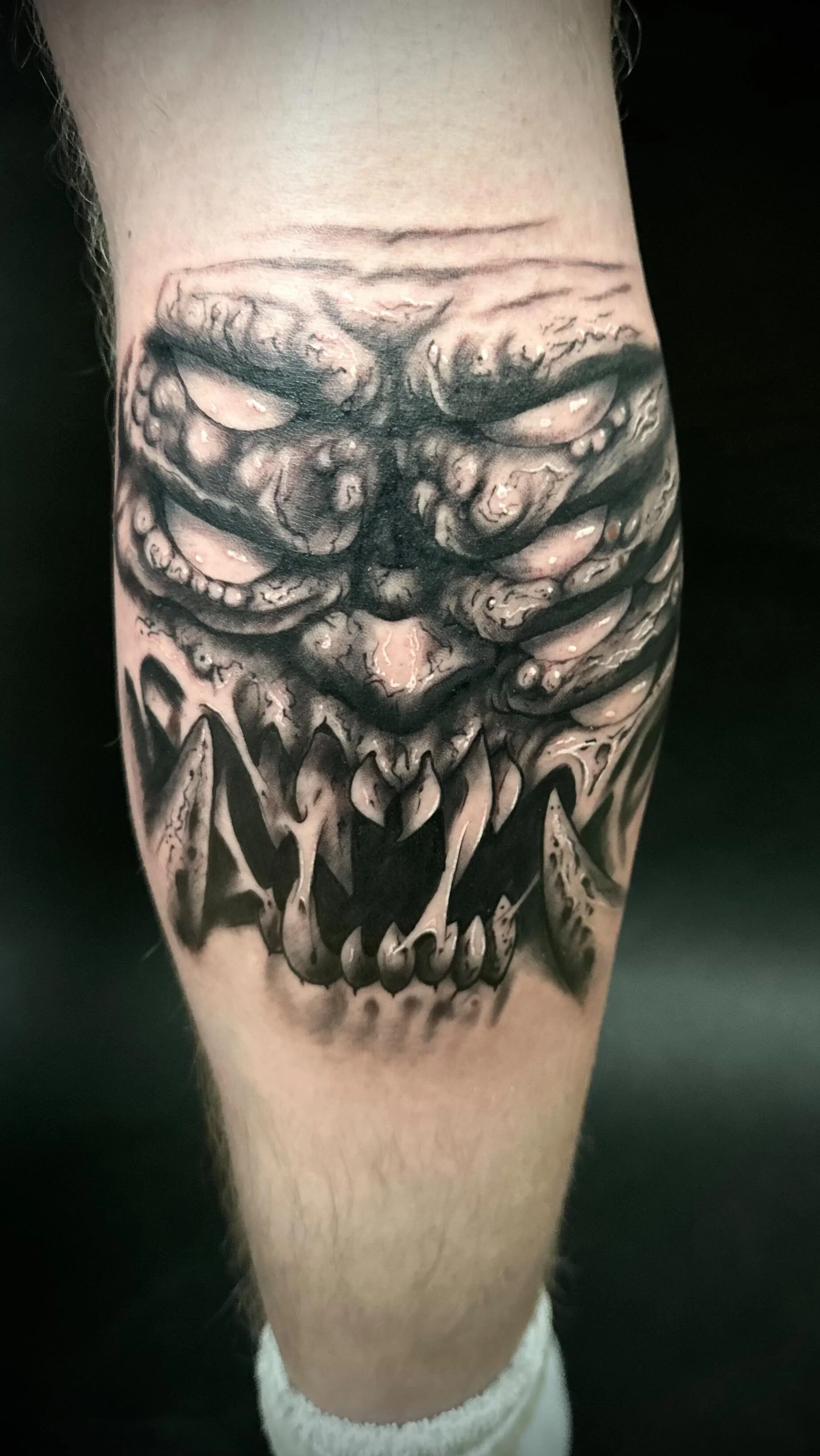 Freehand demon before christmas ποΈποΈποΈ
DM me for booking π«΅π»π
Done at @icelandtattoo ♥οΈ
With @nexus_cartridges @cheyenne_tattooequipment 
#tattoo #darktattoo #demontattoo #freehandtattoo #treehand #blackandgreytattoo #horrortattoo #rey
