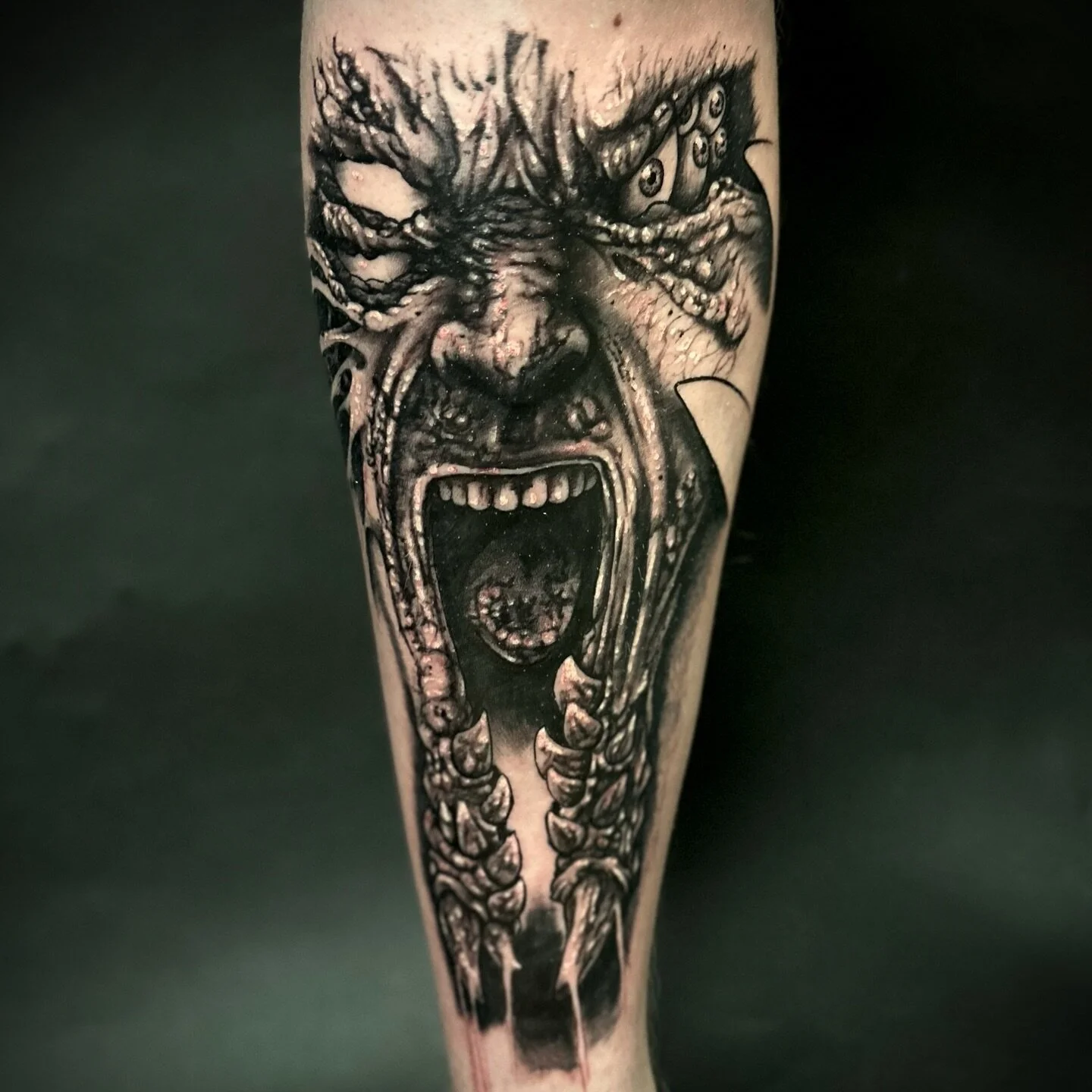 Freehand monstrosity ποΈποΈποΈ
DM me for booking π«΅π»π
Done at @icelandtattoo ♥οΈ
Using @cheyenne_tattooequipment @nexus_cartridges 
#tattoo #darktattoo #horrortattoo #creepytattoo #blackandgreytattoo #demon #demontattoo #darkart #reykjavi