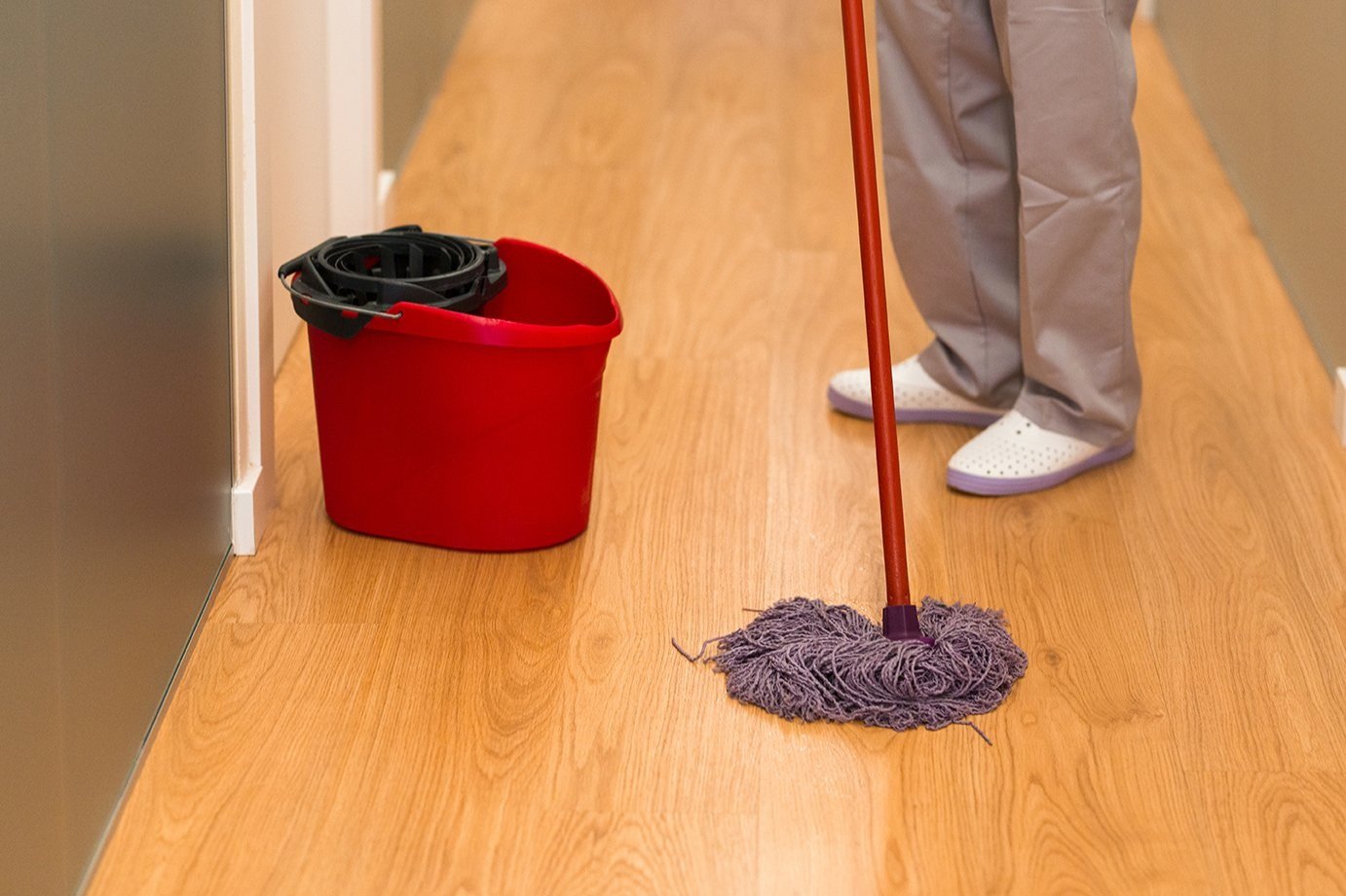 Consigli pratici per togliere la muffa e pulire i pavimenti