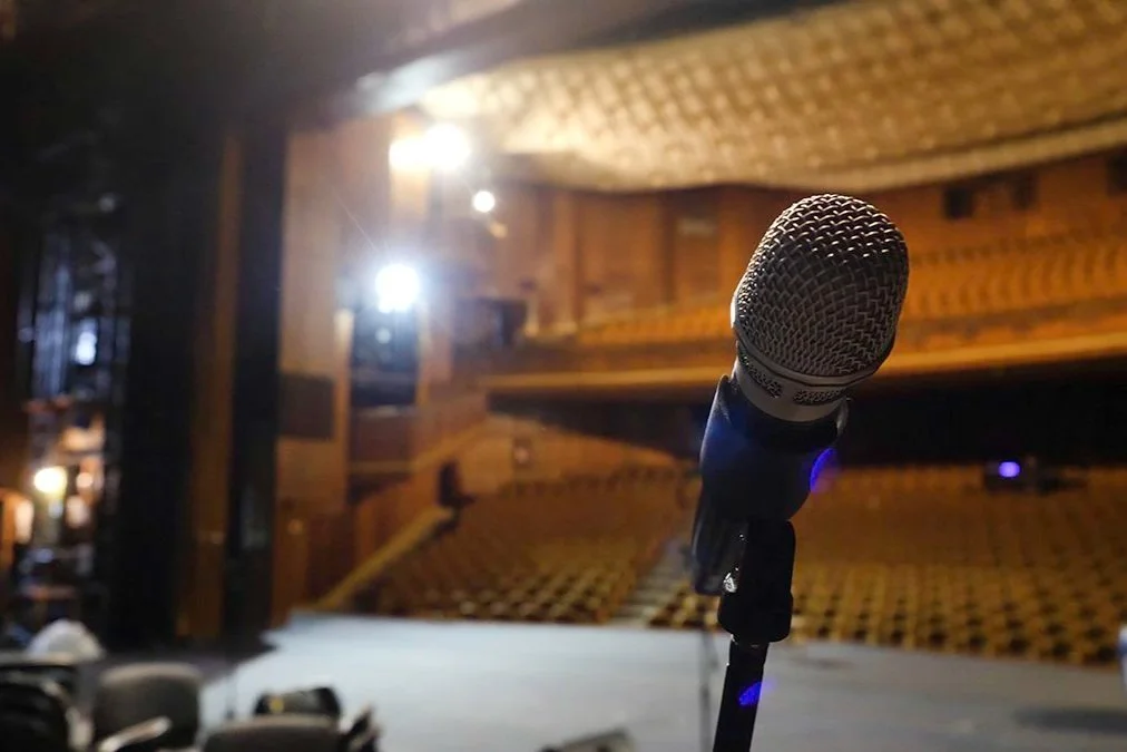 Come una cooperativa può aiutare a regolarizzare l'esibizione degli artisti