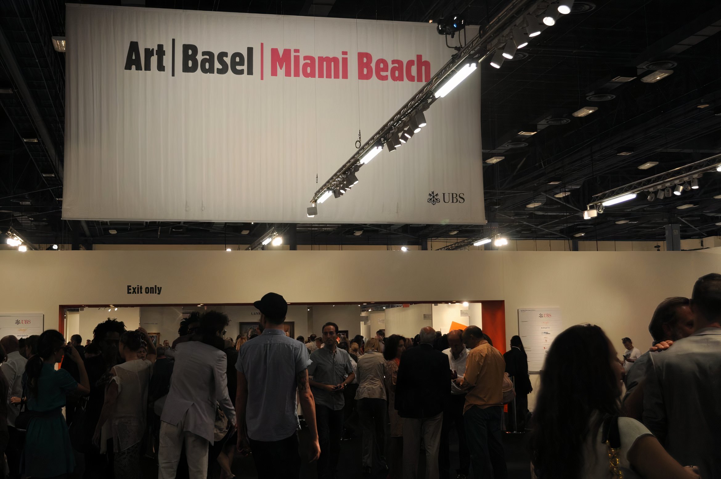 Art-Basel-Miami-Beach-Convetion-Center-2012-01_LE_auto_x2.jpg