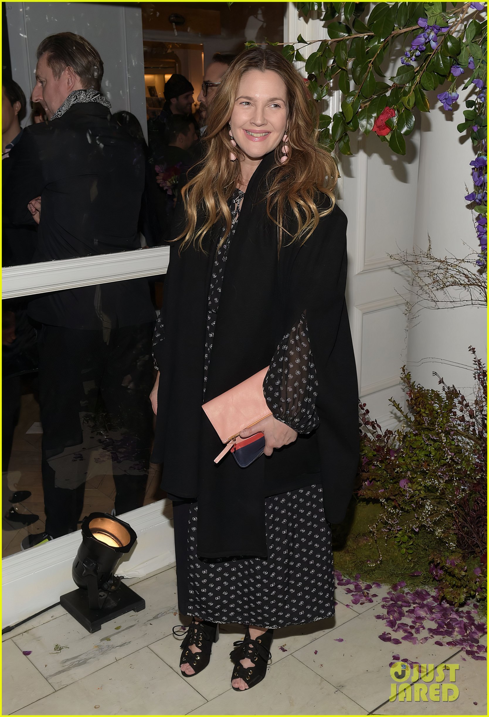 drew-barrymore-katie-holmes-club-monaco-2017-nyfw-01_LE_auto_x2.jpg