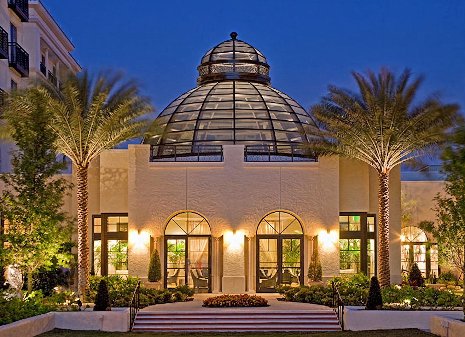 Alfond-Inn1_0_LE_ml_resize_x2_colored_toned_light_ai.jpg
