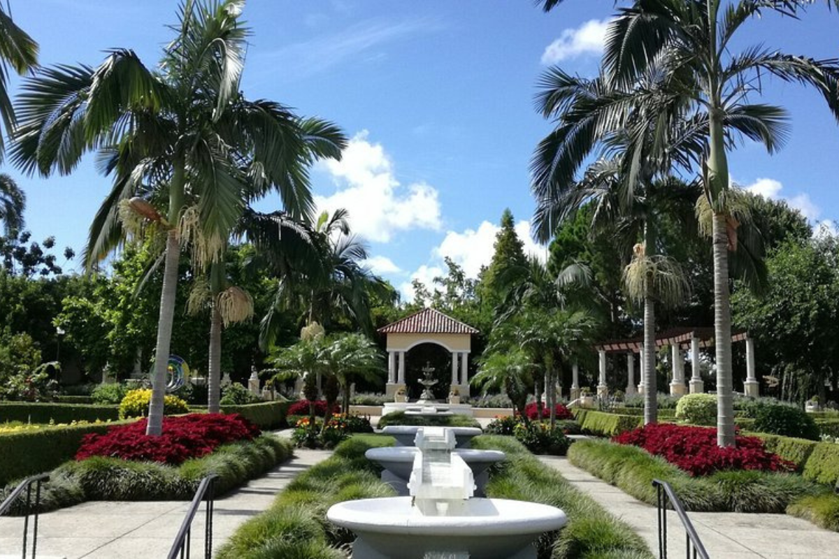 Hollis Garden & Lake Mirror Promenade