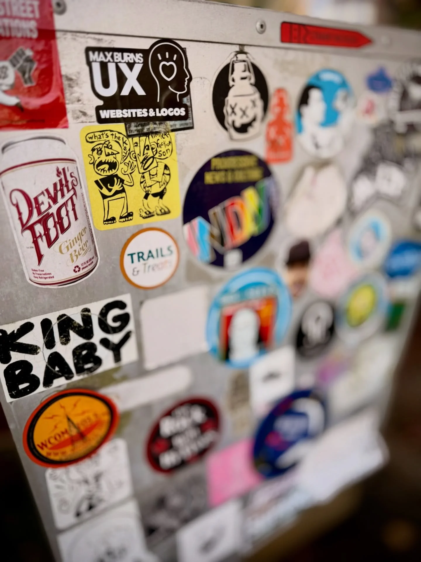 🫸🤓🫷

(🚨Prepare for lots of sticker content.🚨)

#KindDesign #QueerWebsites #QueerDesigner #QueerUX 

Image description: a collection of stickers on a metal box with a max burns ux websites and logos black and white sticker prominently featured. T