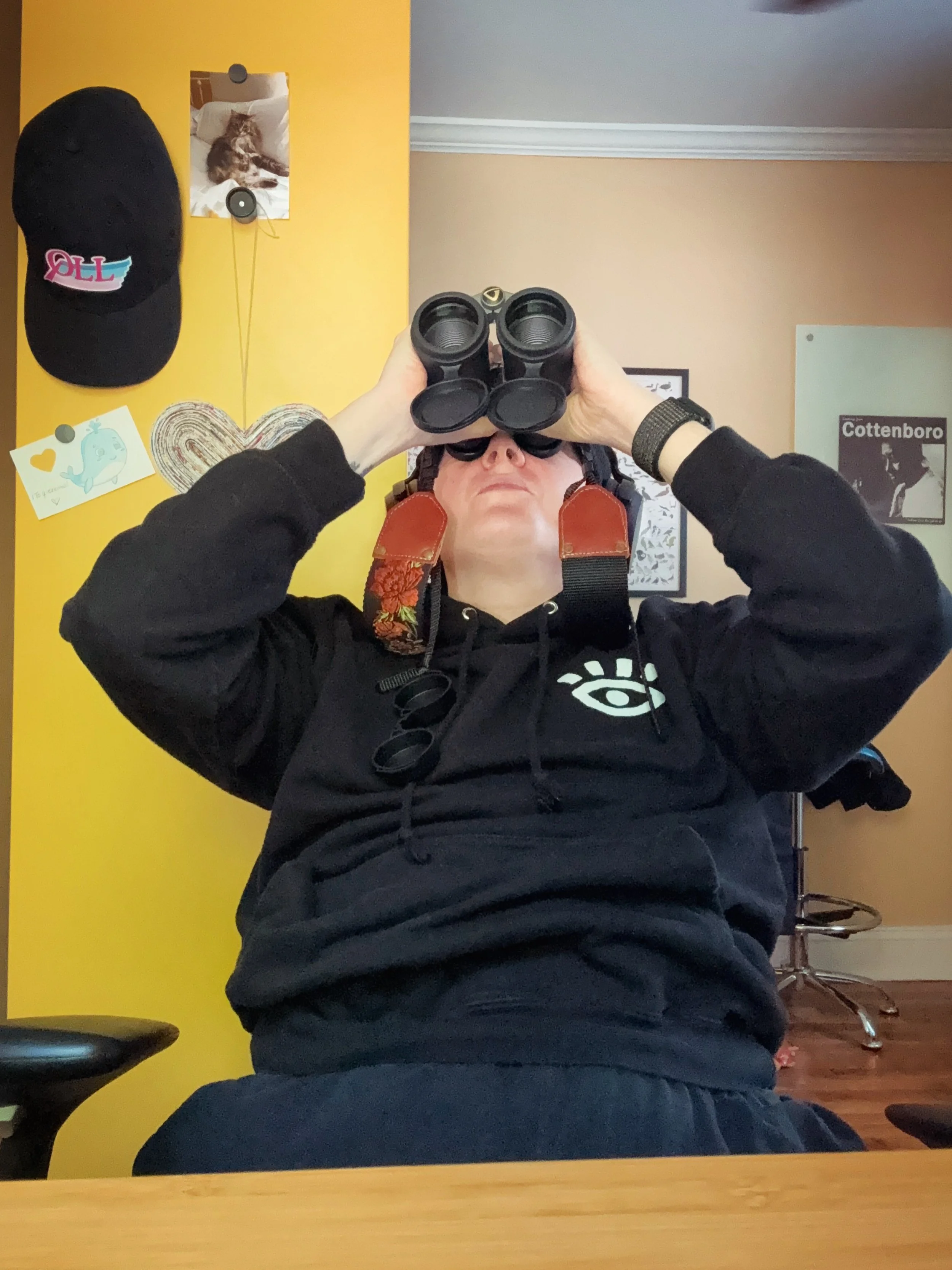 Best way to come down and shift into rest mode. 🐦&zwj;⬛

Birding from my desk feels like such a luxury. And! It&rsquo;s become an excellent way for my neurodivergent brain to ease out of work focus and into rest. Slowing down my breath and watching 