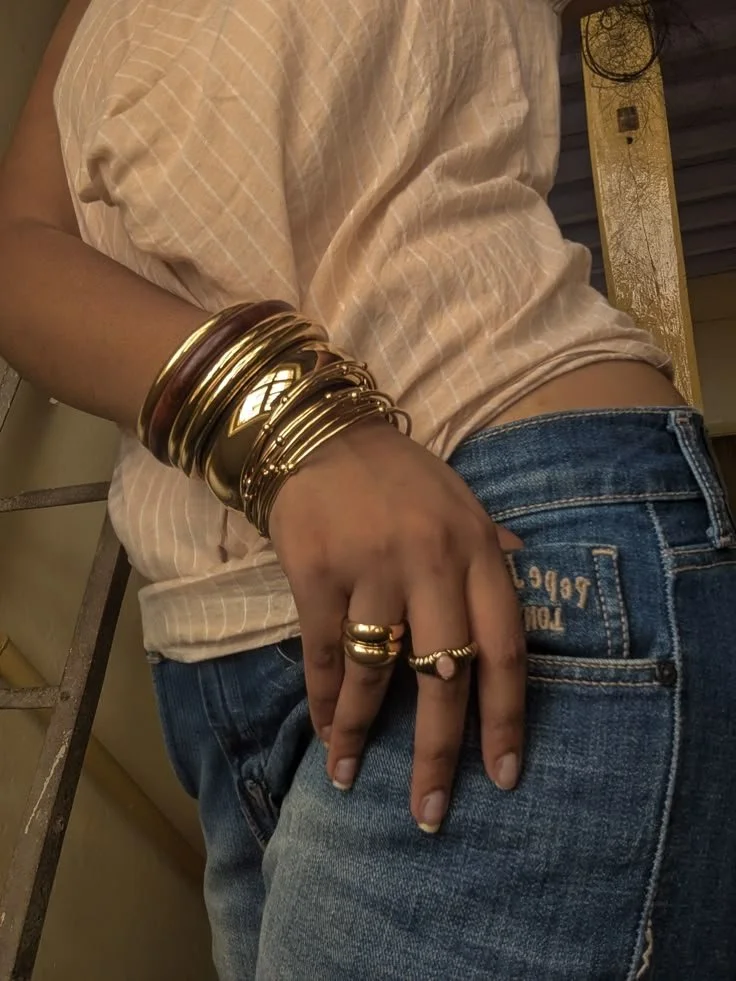 90's Bangle stack are making a comeback!!!🫠  More….jpg