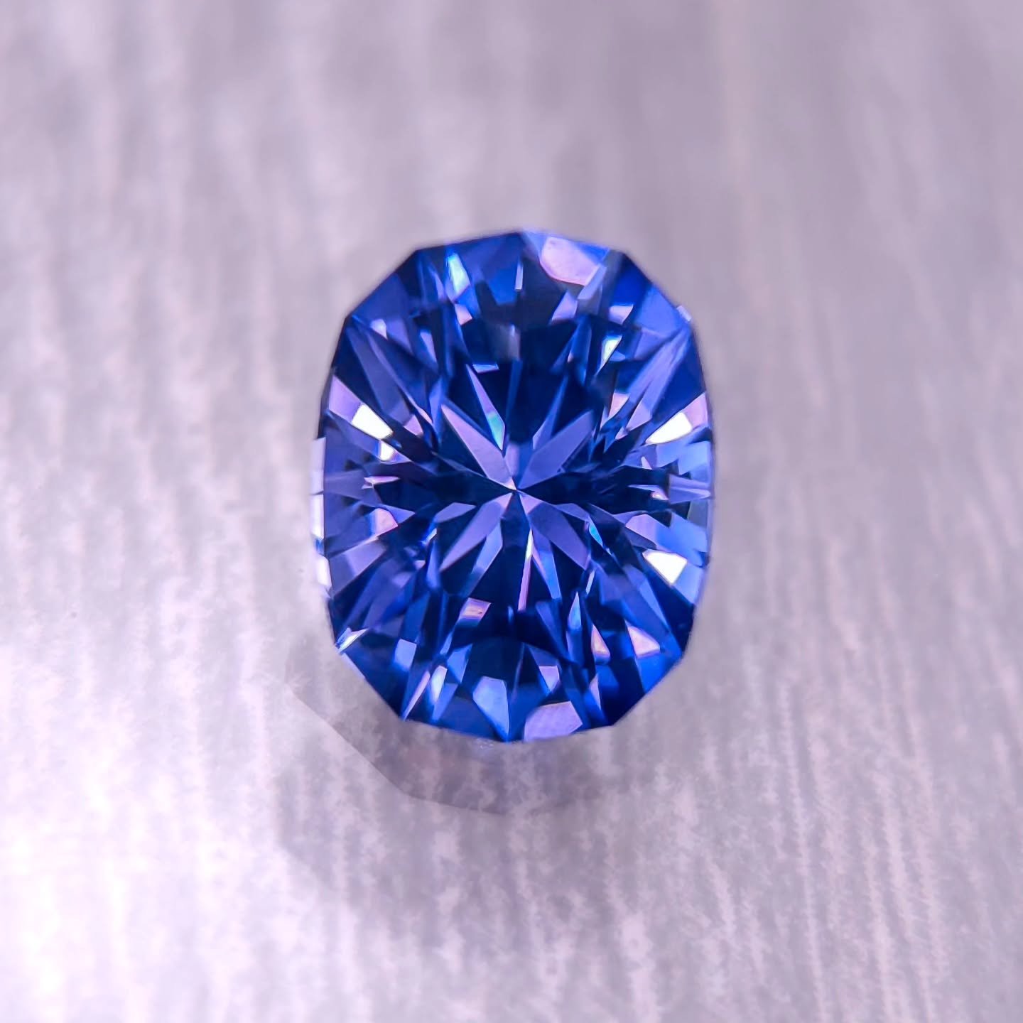 Available 💎 This lovely mid blue lab sapphire is up for grabs! 9 x 7mm in an Arya Akhavan design, lovely blues with a slight purple undertone. This color and cut is a combo I have done many times for many clients, but it's fun to have one available 