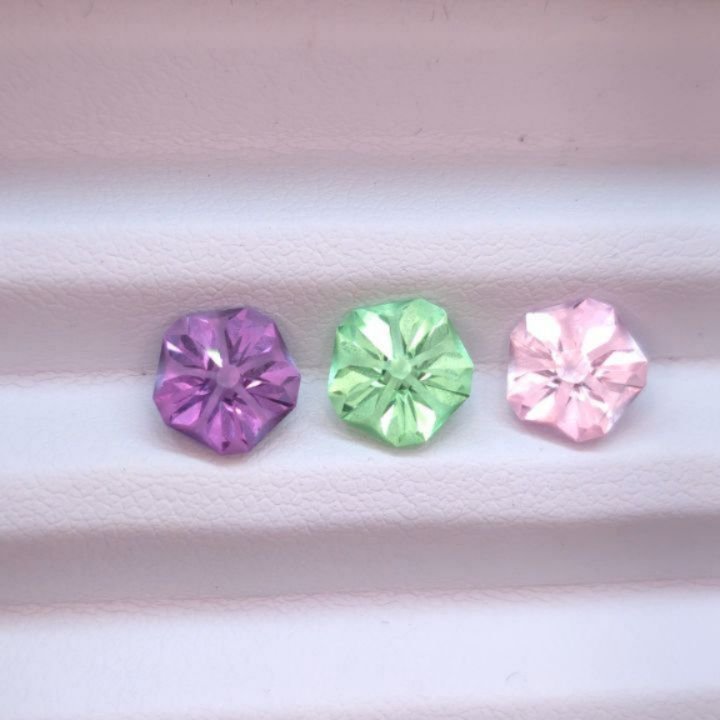 Available ✨ I have three Hanami Lab Sapphires available, all about 7.2-7.5mm. The purple is color shifting from purple to pink in different lighting, alongside the famous Djeva #85 color green, alongside a light pink color that has an internal inclus