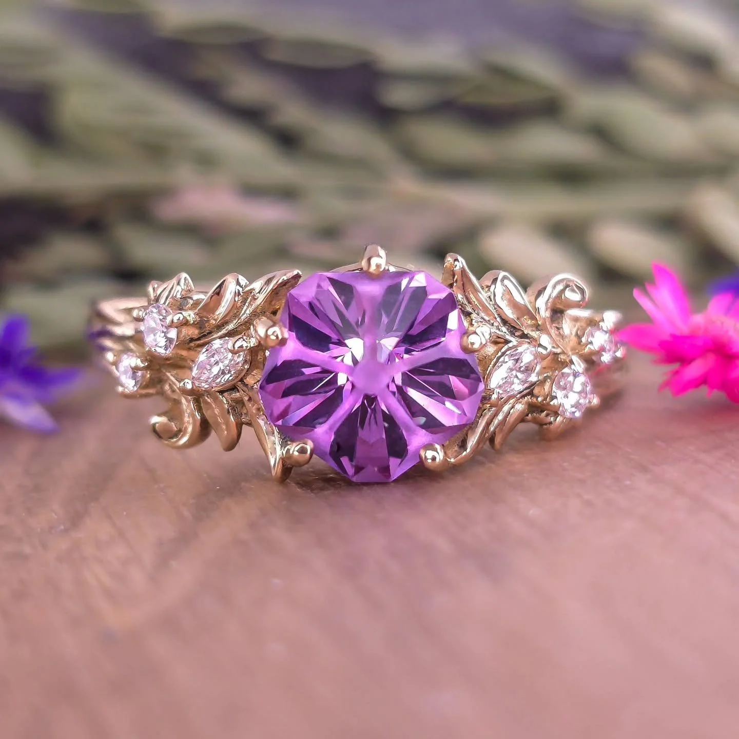 Client spotlight! I'm thrilled to share this gorgeous 18kt gold piece I created, featuring an 8mm Hanami color shifting lab sapphire set in my Asymmetrical Leaf design. The combination of curling ferns, leaves, and lab diamond accents brings this pie