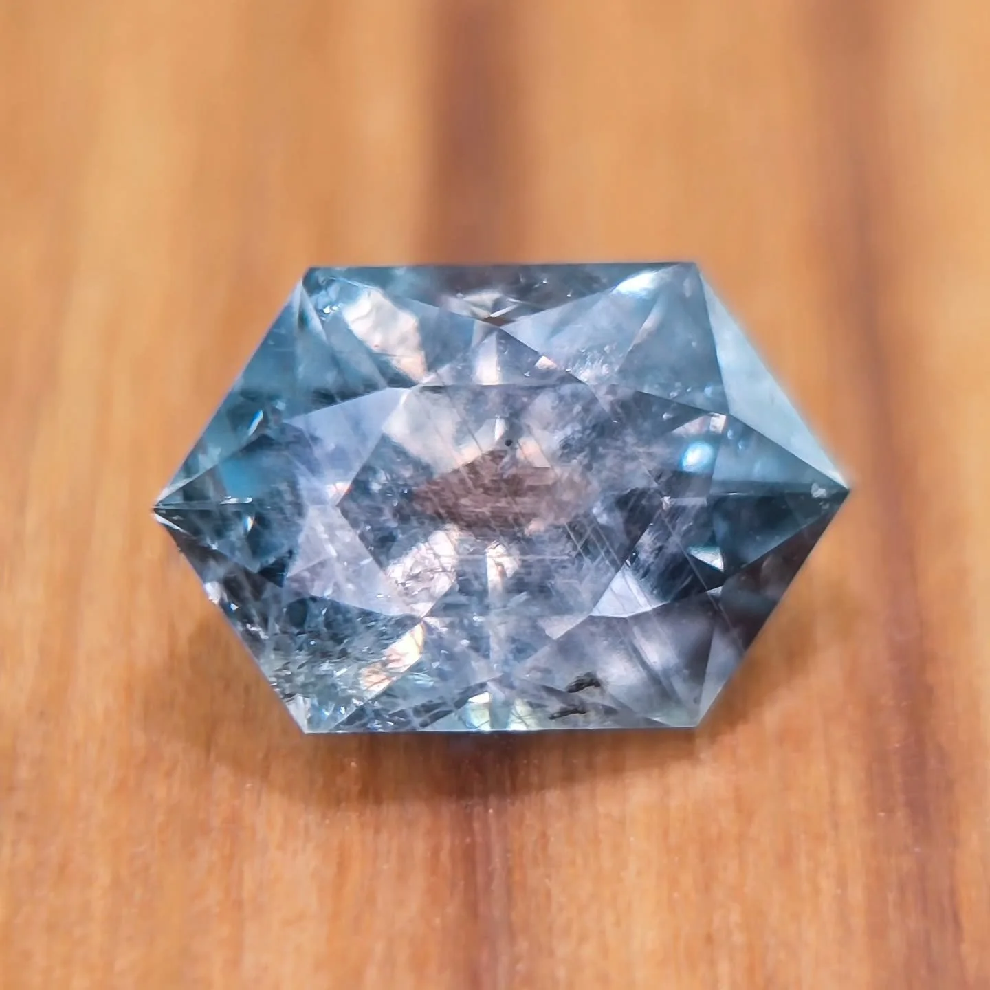 Available! 💎 1.67ct Unheated Natural Montana sapphire, straight from the mines! Modified hexagonal cut, with a lovely sky blue color. Natural inclusions under the hood. A diamond shaped culet gives this piece a vintage feel. This stone is a wonderfu