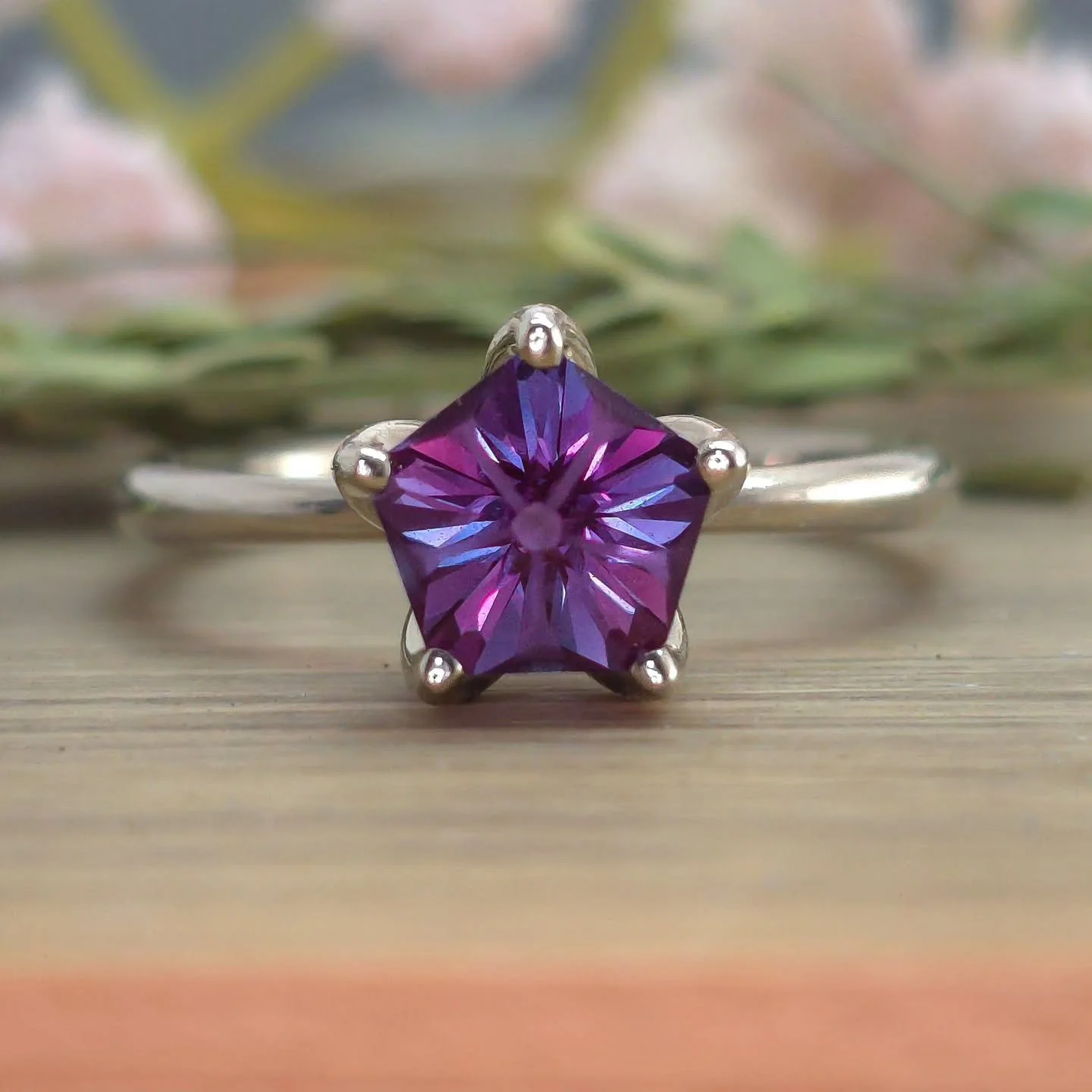 Sometimes you just want a sleek and simple solitaire! My petal basket ring is a favorite paired with Hanami. No frills, no extras, just a nicely designed ring for your Hanami cut gem. They can come in any size and gold color and karats. The most popu