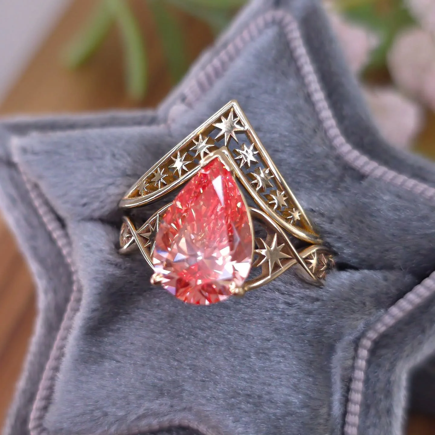 New arrival! ✨ My latest wedding band design pairs perfectly with the Twisted Star Band. This size 6 ring (easily resizable) features a stunning ~12mm vivid peach Lab Diamond (VS1) and is crafted in 14kt gold. The wedding band sits beautifully on top