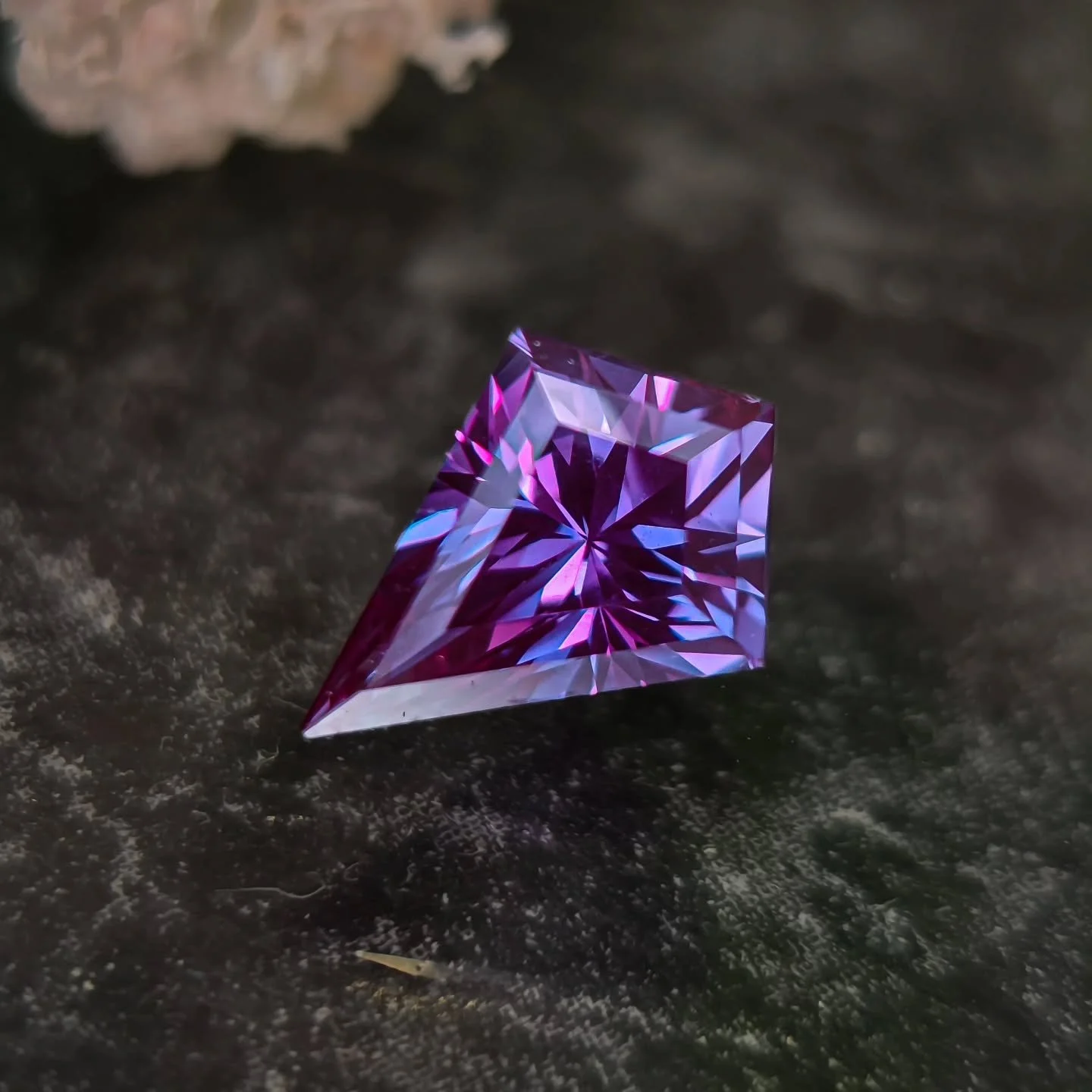 Sharing work ✨ Czochralski Alexandrite is always a pleasure to cut. I finished to beautiful 10mm modified kite design for a client project, and had to share. Alexandrite is incredibly difficult to portray the true &quot;teal flash&quot; on my camera,