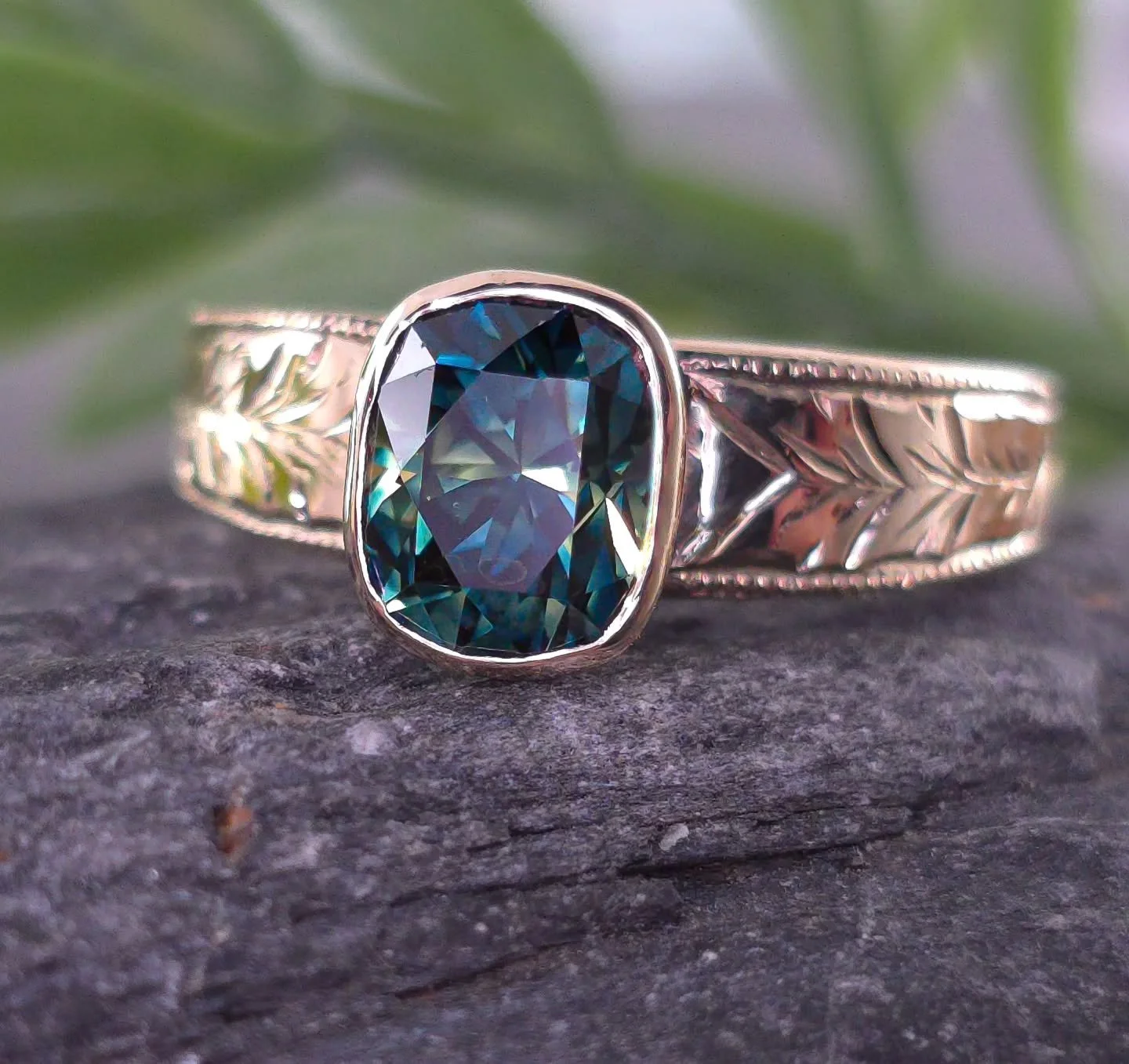 My first engraved piece ✨ Available ✨ 1.9ct Natural Australian Parti Sapphire, set in solid 14kt yellow gold, with hand engraved wheat pattern and milgrain. This was such a pleasure to set a stone from @pebblesprout. She always has such delightful Au