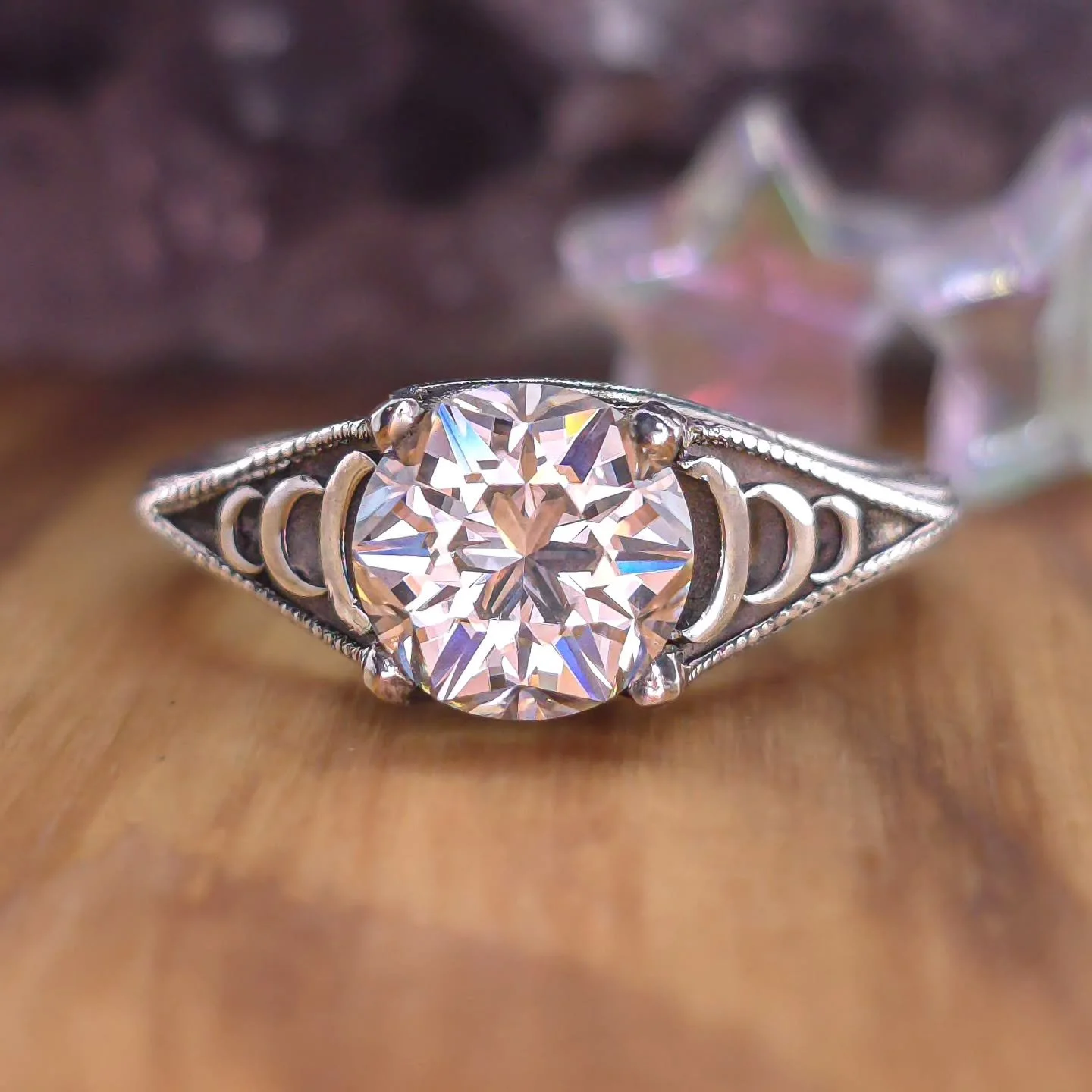 New Design 🌙 For a while now, I&rsquo;ve been envisioning a moon phase design that&rsquo;s sleek yet understated, with space for a touch of lunar magic. This design&rsquo;s tapered milgrain edge and crescent moon detail fit just that theme, and it c