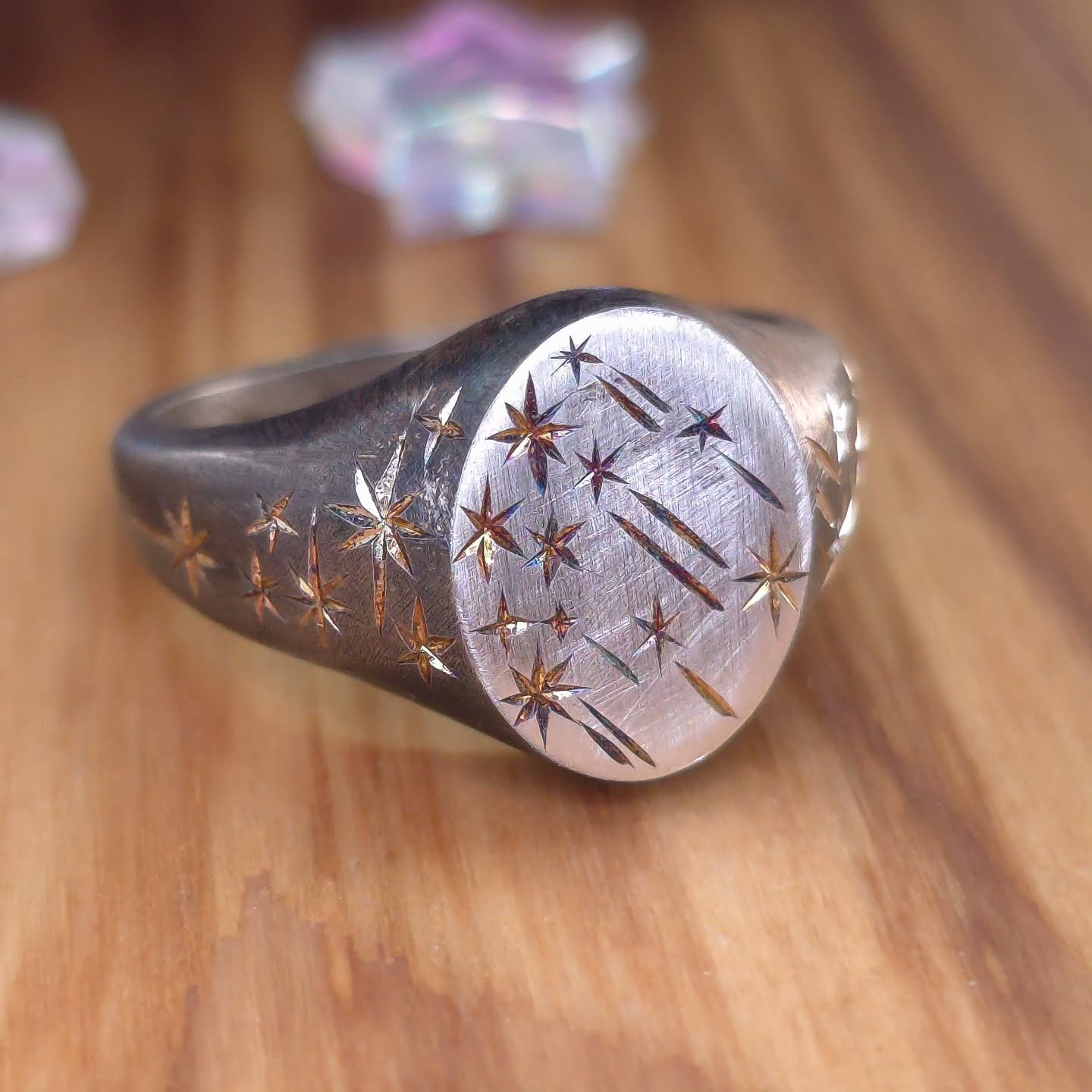 Available ✨ Something new! I know everyone is side eyeing Gold prices, which if you didn't know, Gold is SKY H I G H 📈 This definitely has an impact on your budget for your engagement ring, or any jewelry you plan on purchasing in the near future! T