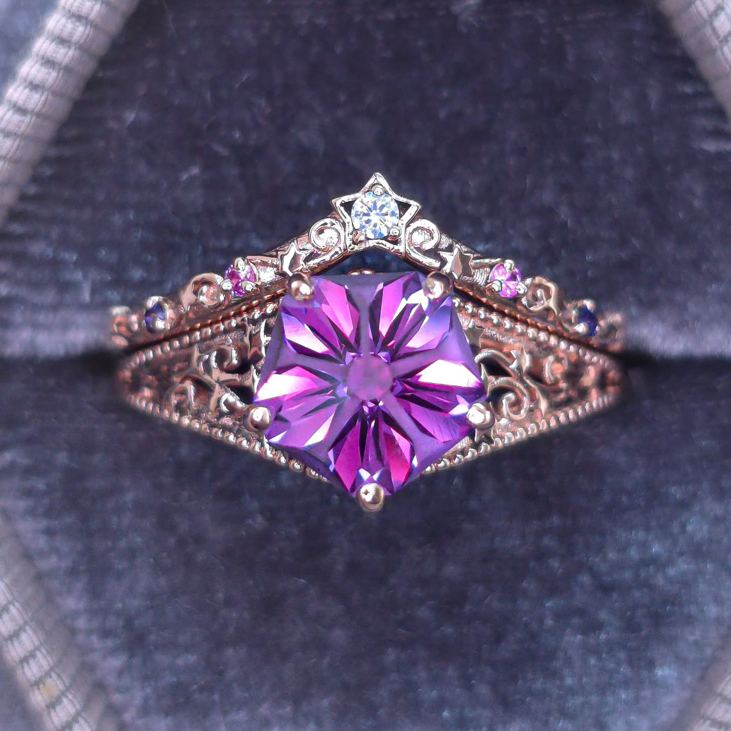 Commission ✨ Ohhhh my goodness I had so so much fun with this commission! Tumbling stars against filigree and milgrain in solid 14kt pink gold, with a color shifting Lab Sapphire in Marco Voltolinis famous Hanami design (@marcovoltolinifaceting). Thi