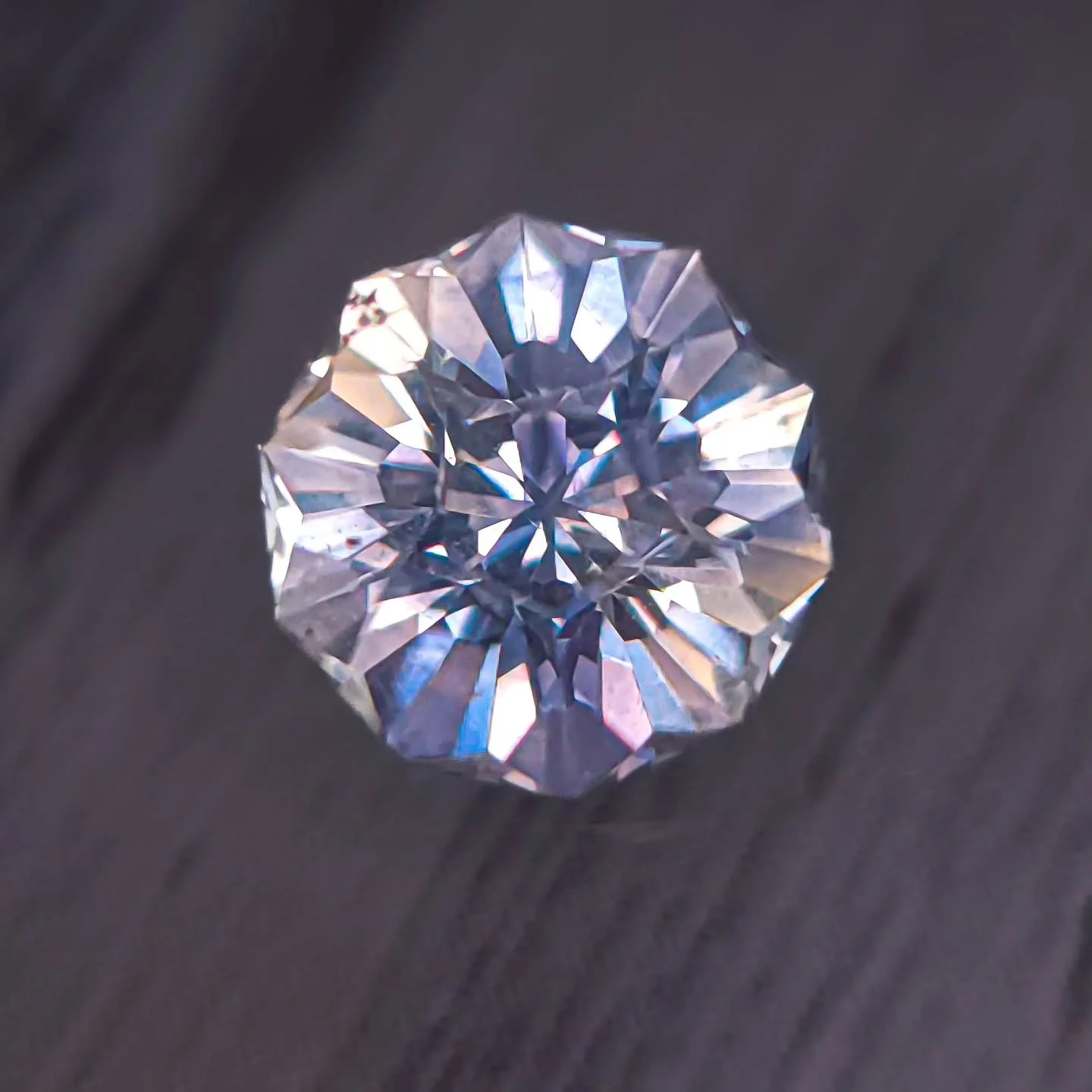 Unvailable 🌸 I'm obsessed with this split color sapphire. 1.25 ct lovely bi-color zoned Montana sapphire - unheated. 6.5mm cut in my Hibiscus design with pale yellow and blue tones. I had low expectations from this rough stone, but I am very pleased