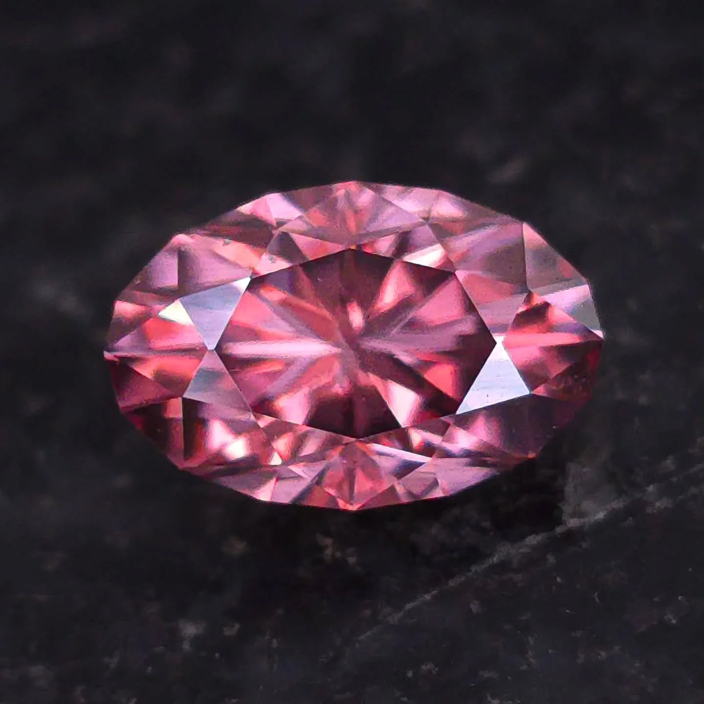 Available 🌷 1.77ct Natural Zircon from Mozambique - 8.1 x 5.3mm. Clean as a whistle, and extremely sparkly! Beautiful pink hue with some brown undertones, cut in the design Omni Oval. Up on my website ThePacificLights.com
.
.
.
#zircon #naturalgemst
