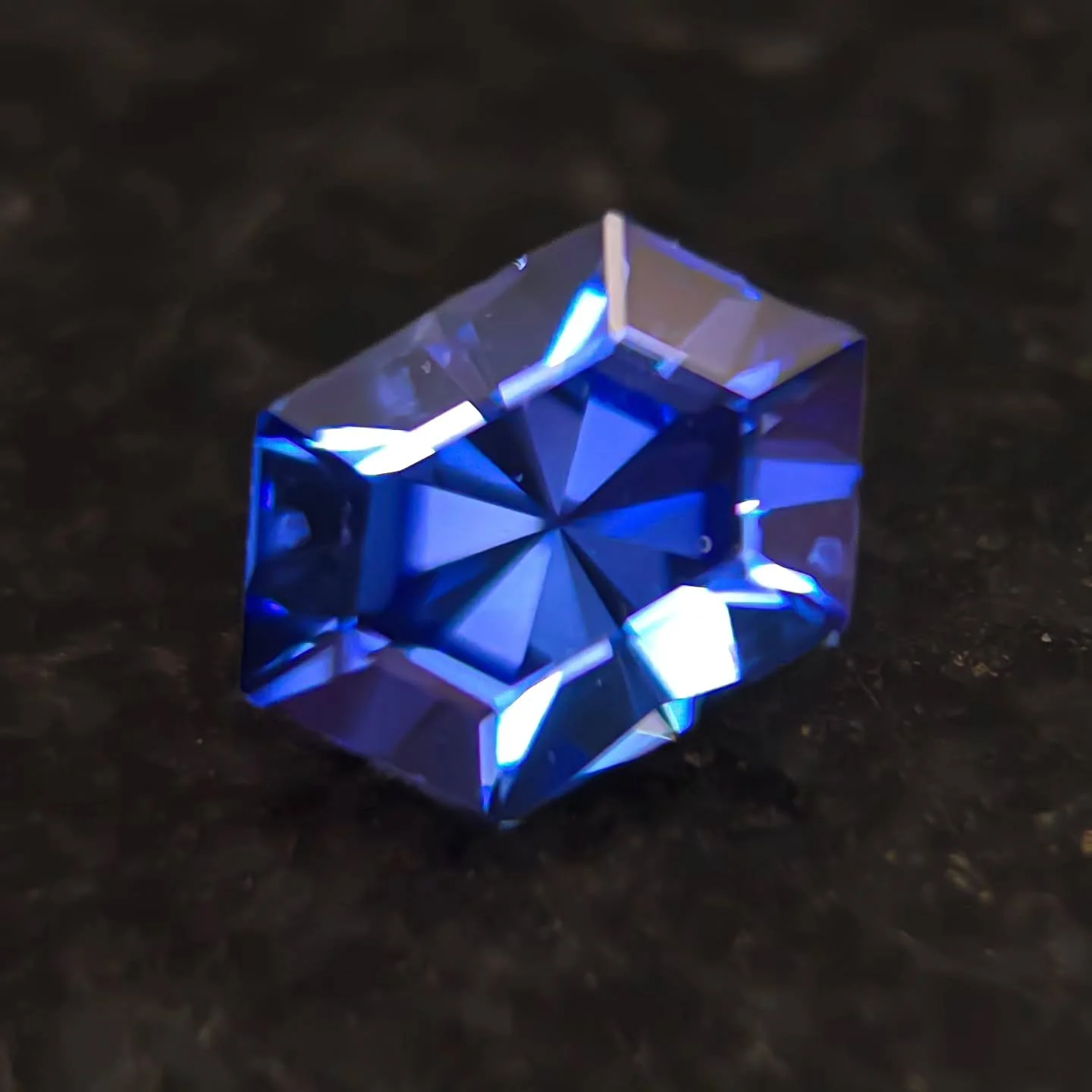 A nice little 10mm "Rupee" is available (One Rupee design by Scott Laborie). Lab sapphire, nice mid blue with a little purple undertone. You can snatch this up on my website or on @opticalgains .com
.
#labsapphire #labgems #precisioncut #ge