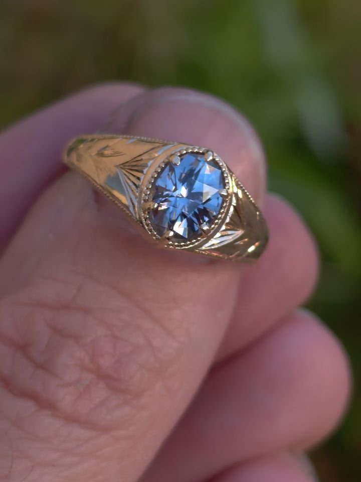 New release ✨ I've been waiting forever to release this! 
.
The ring: This fully hand engraved ring is 14kt Yellow gold, with star motif underneath (swipe to see it ➡️), and full of leaf and milgrain details. Size 7, can be resized. 
 
The gem: I acq