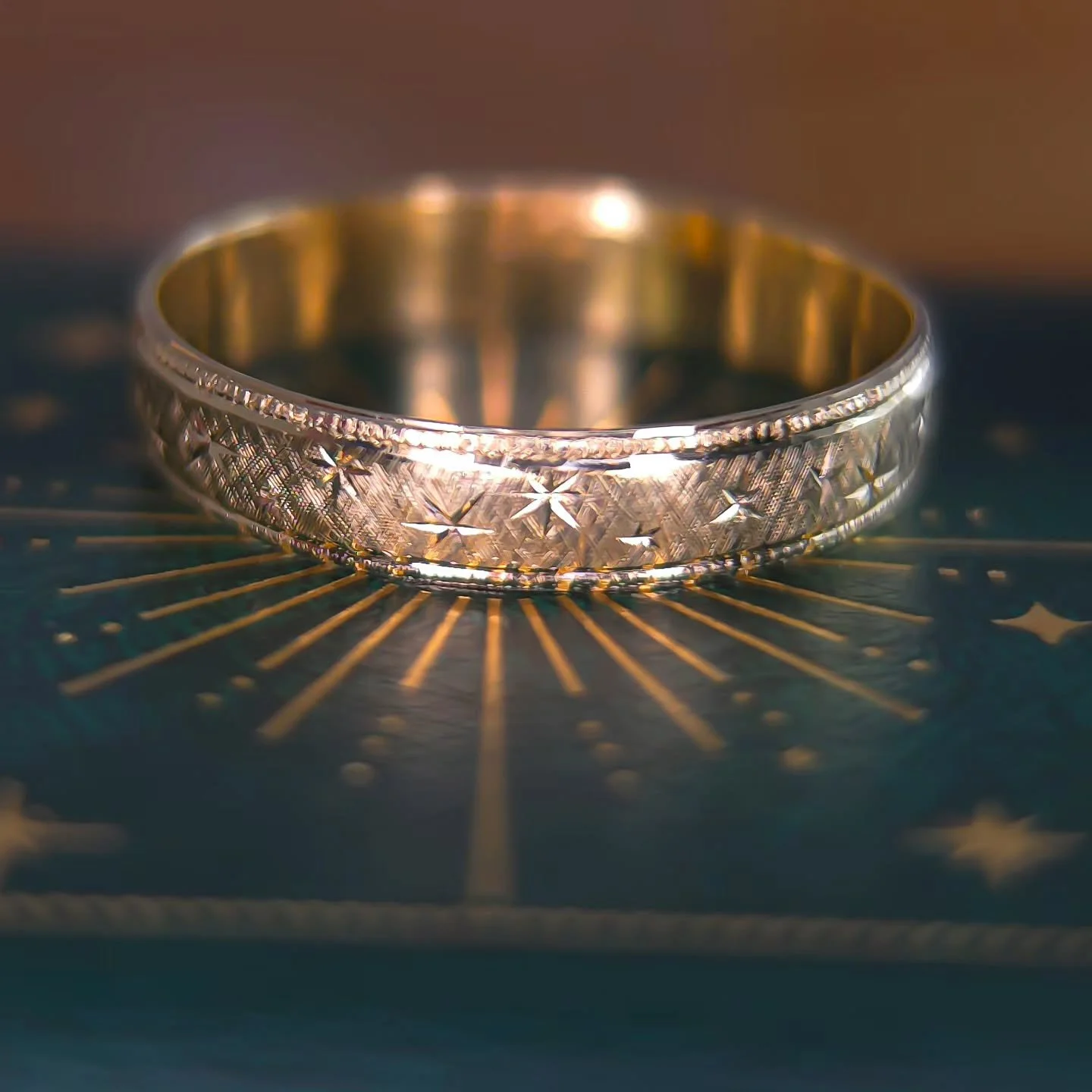 Available ✨ 10kt solid engraved ring - size USA 10. Would be a great addon to a custom for a matching set, or as a commission in the size you're looking for. This has Florentine engraving with bright cut stars and milgrain. A subtle piece, simple but