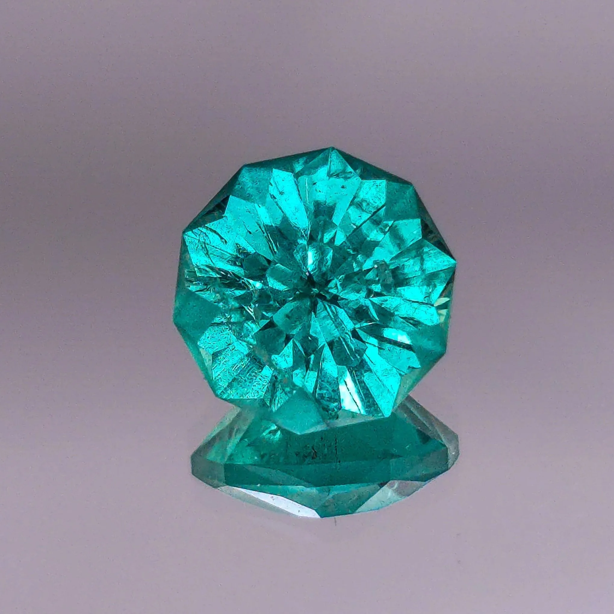 8.3mm Hydrothermal Columbian Emerald - Hibiscus