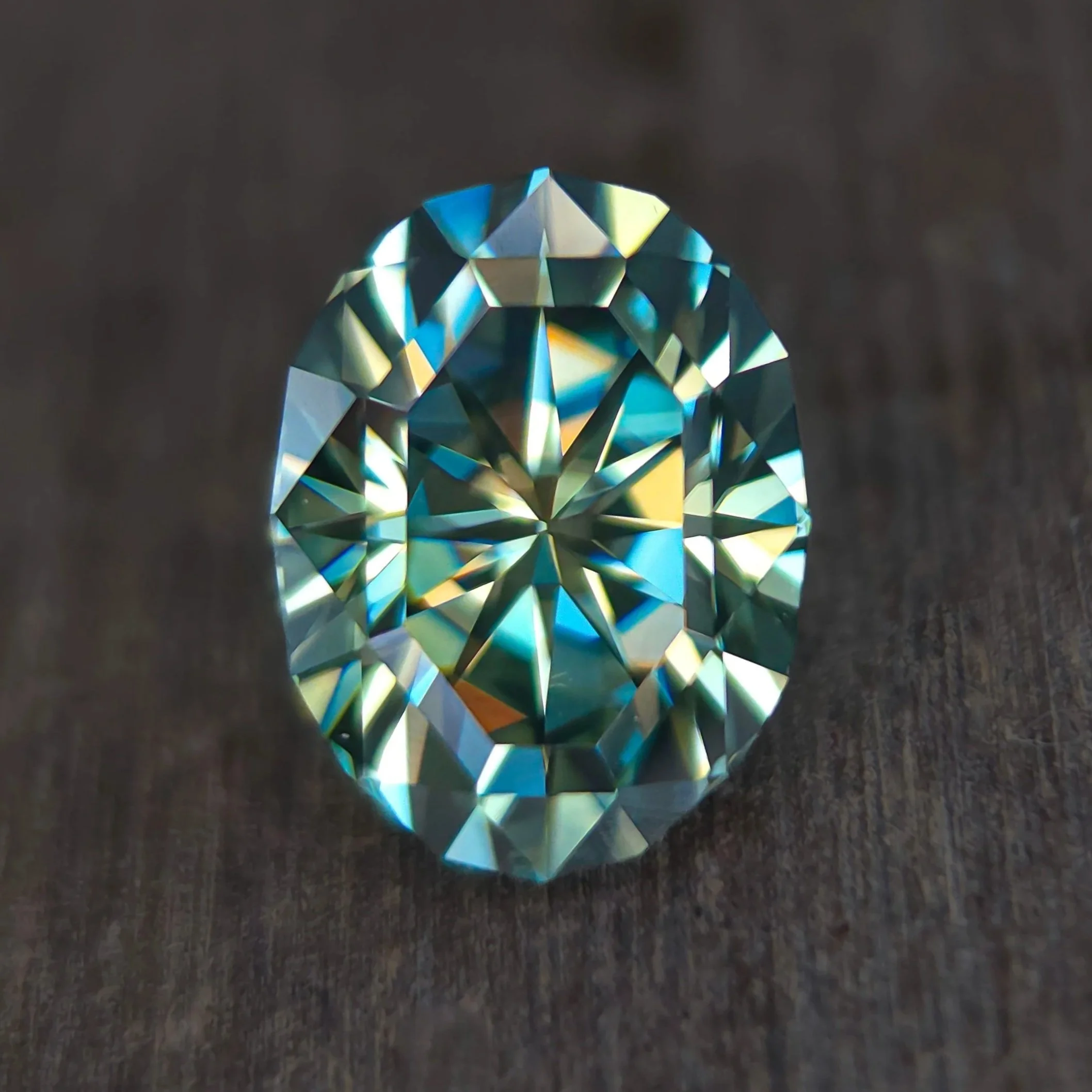 11.6 x 8.6mm Dichroic Green/Yellow/Teal 4.5ct Moissanite - oval